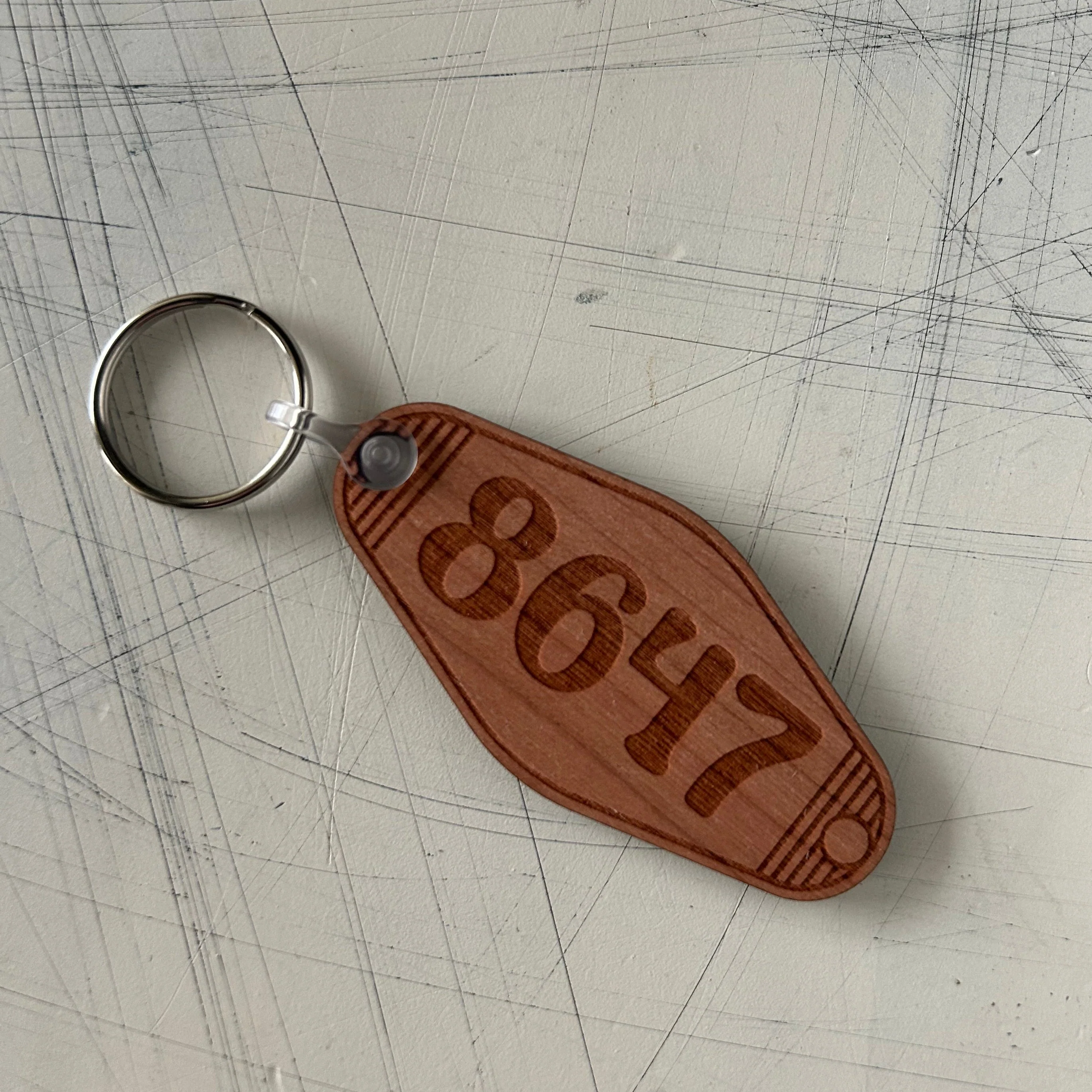 8647 - Wood Motel-style Keychain - Image 3