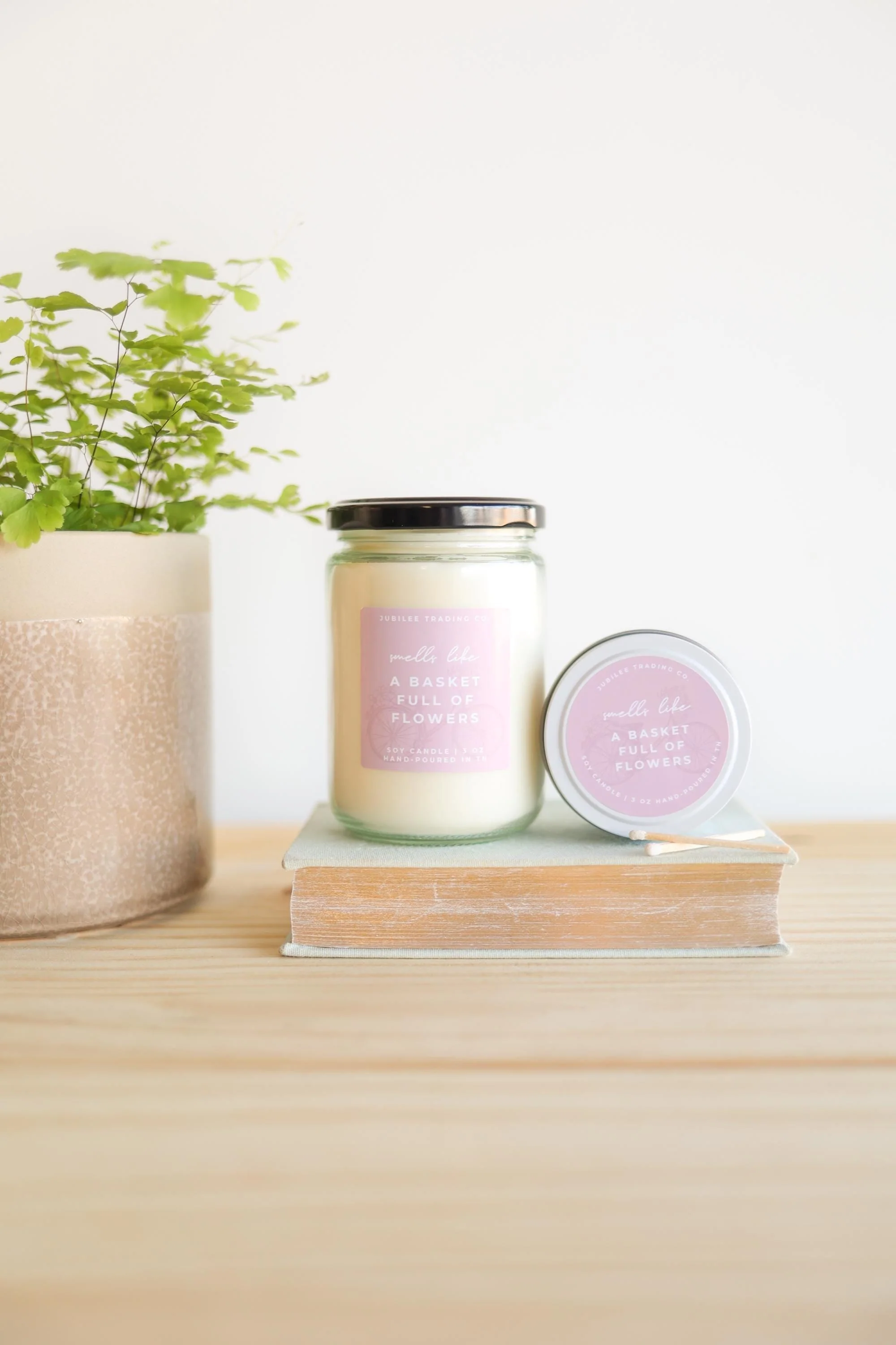 A Basket Full of Flowers Candle - Image 9