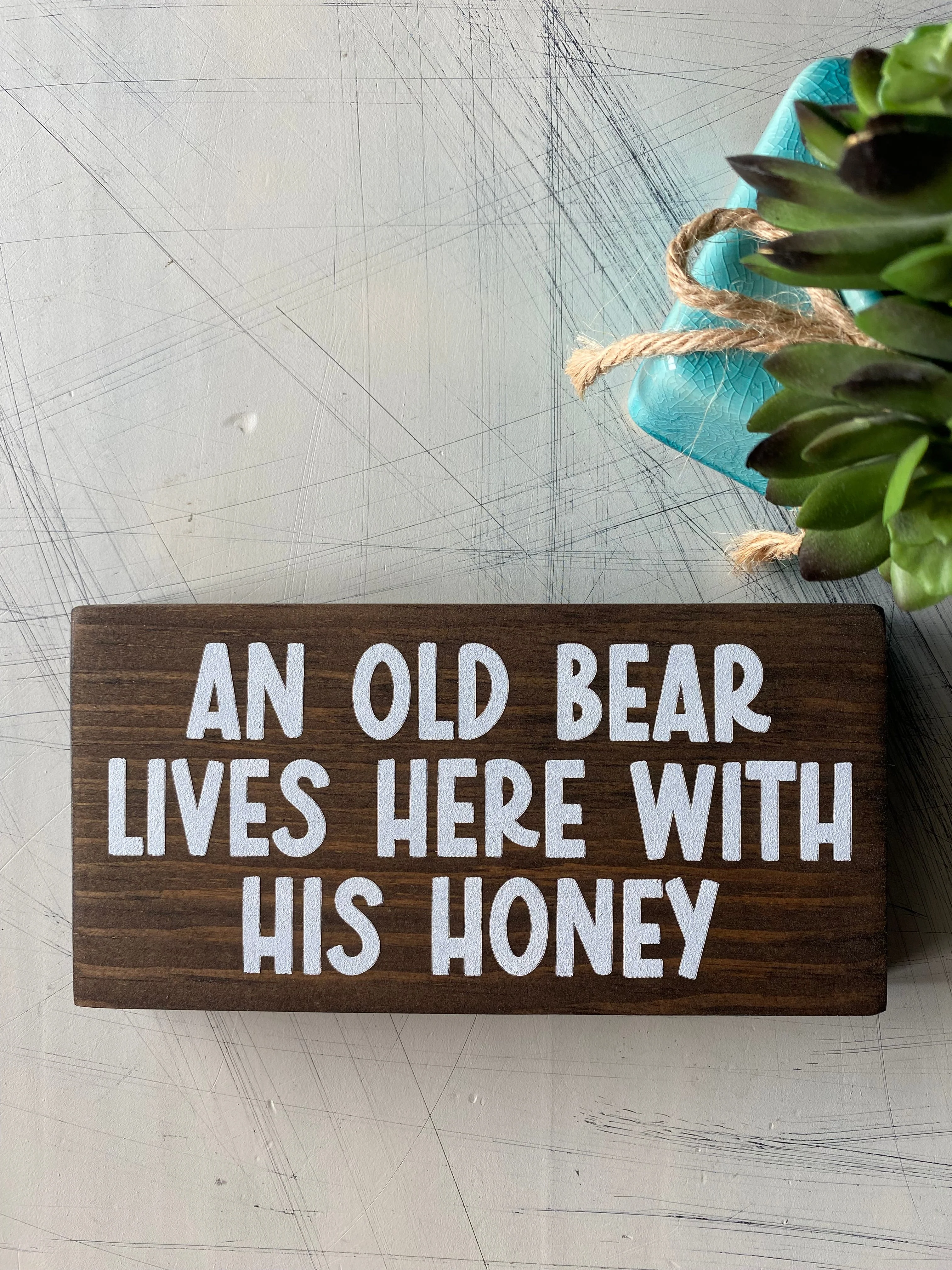 An old bear lives here with his honey - Image 2