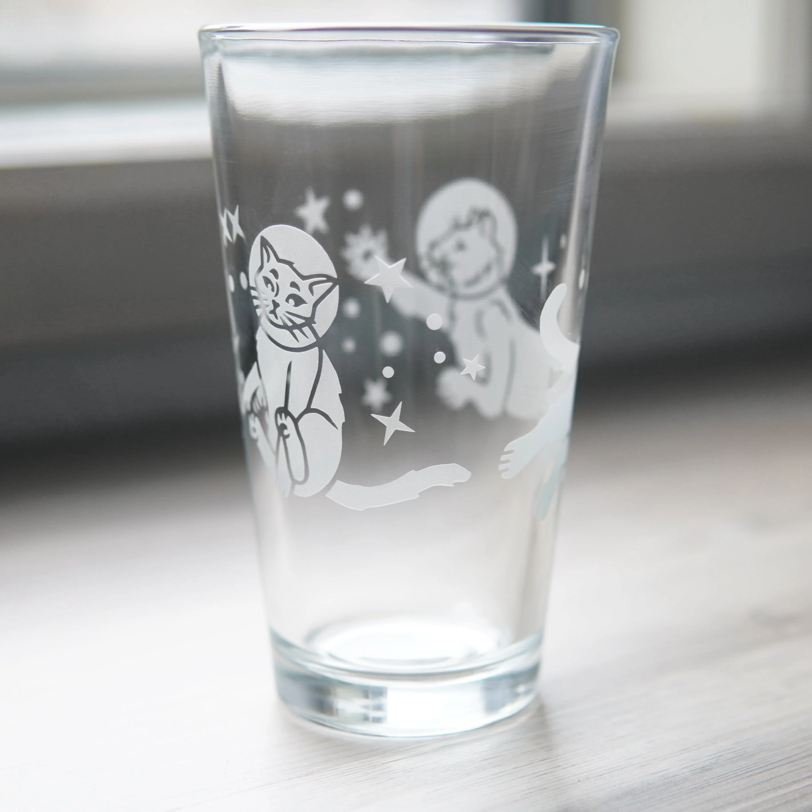 Astronaut Cat Beer Pint Glass - etched glassware - Image 4