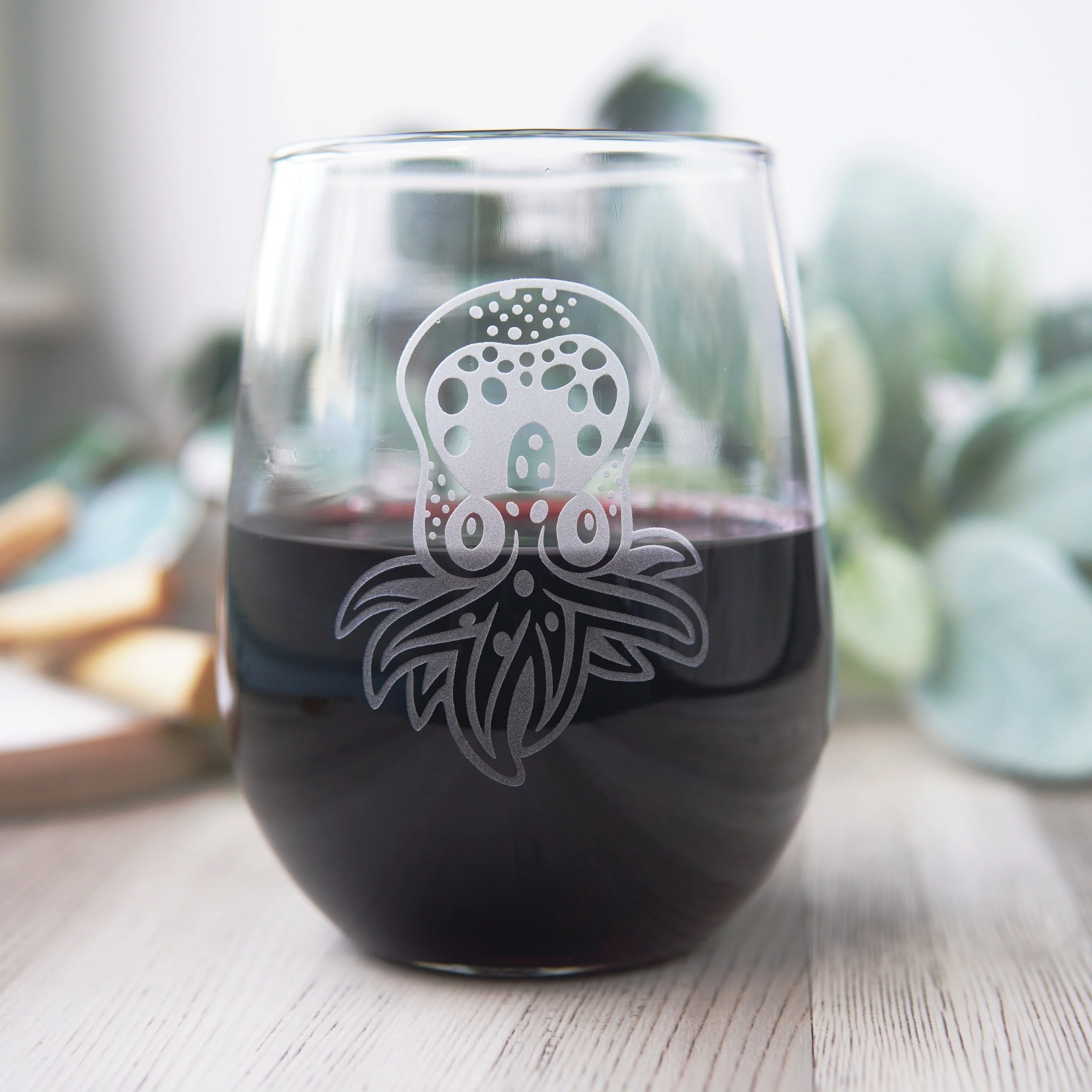 Baby Octopus Stemless Wine Glass - etched glassware - Image 2