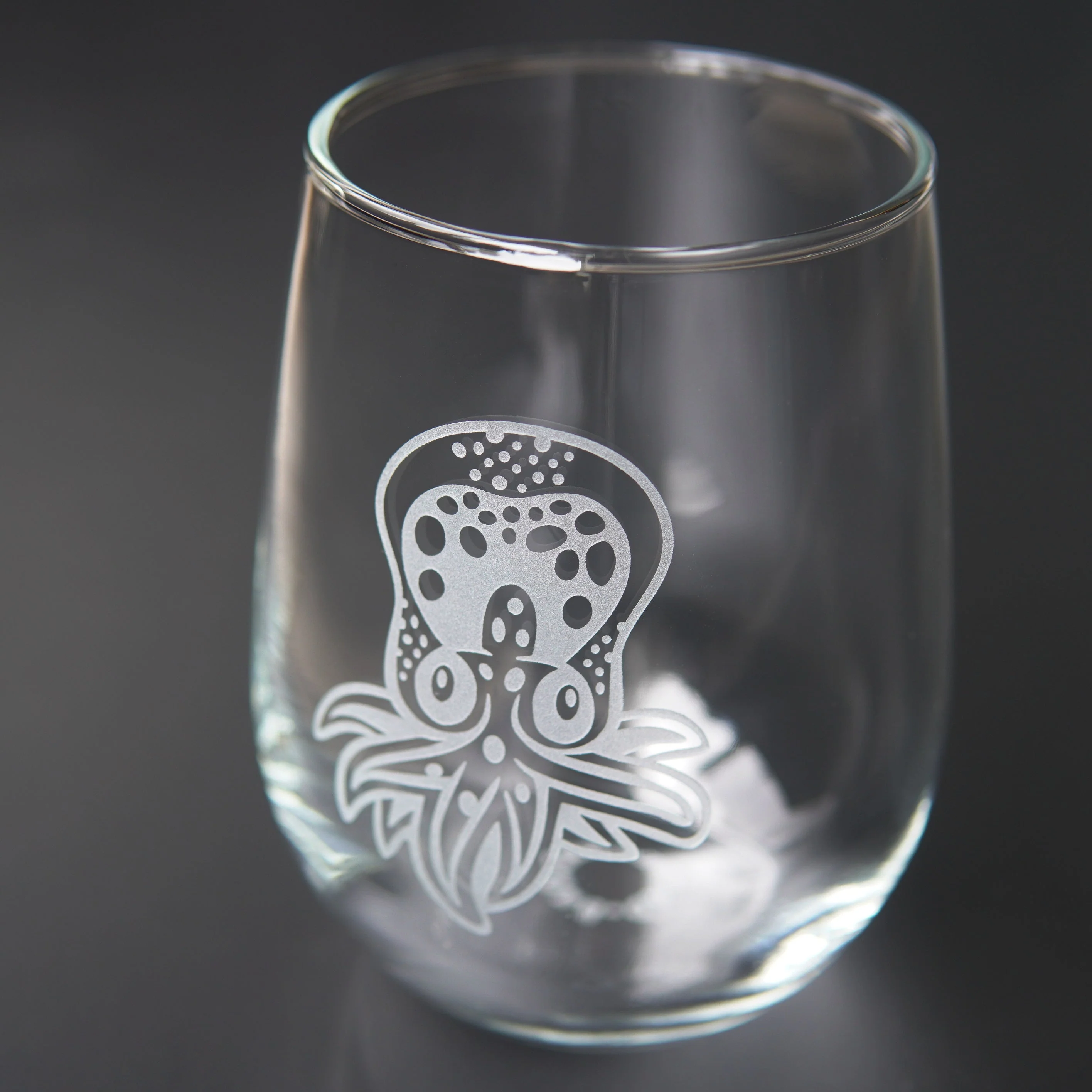 Baby Octopus Stemless Wine Glass - etched glassware - Image 3