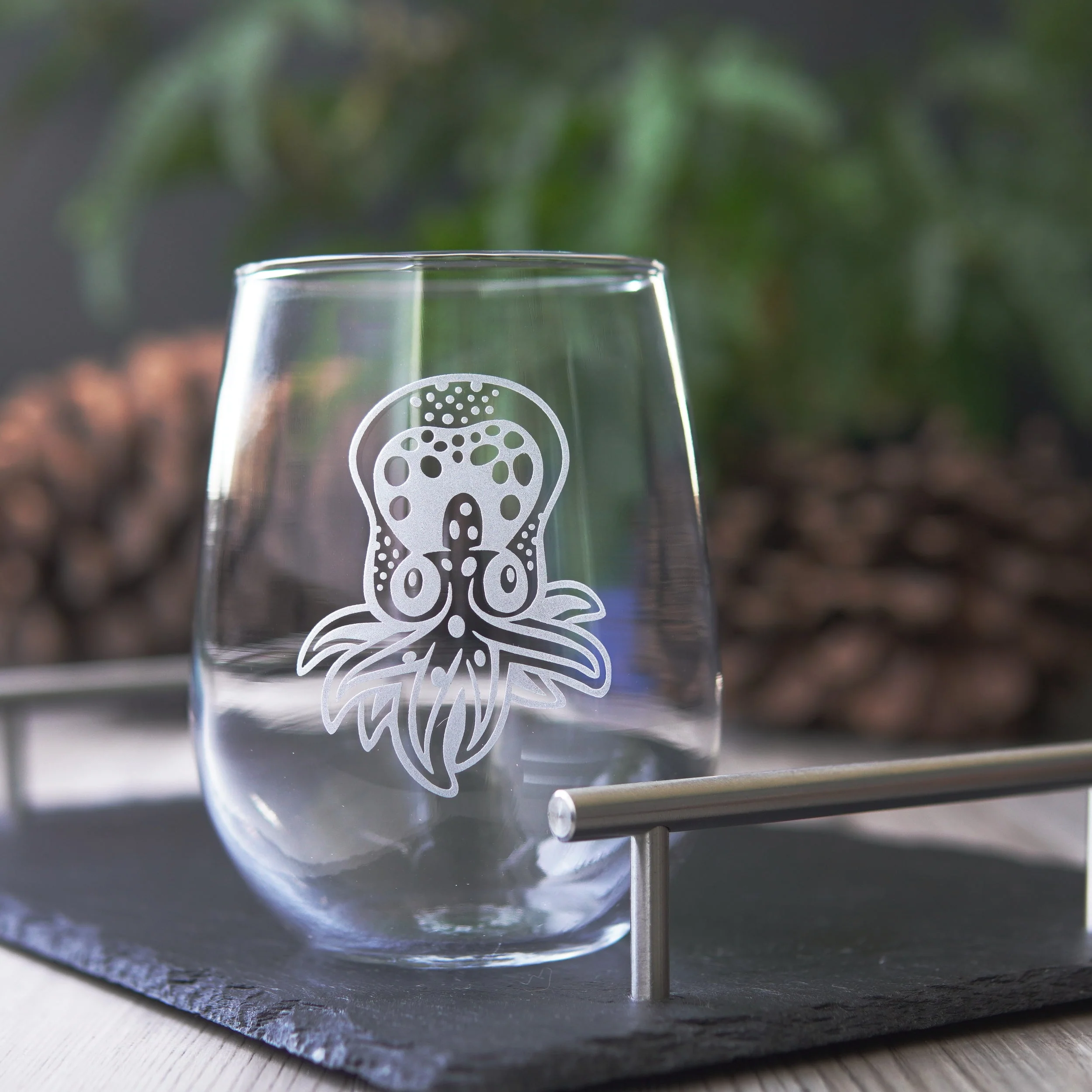 Baby Octopus Stemless Wine Glass - etched glassware - Image 4