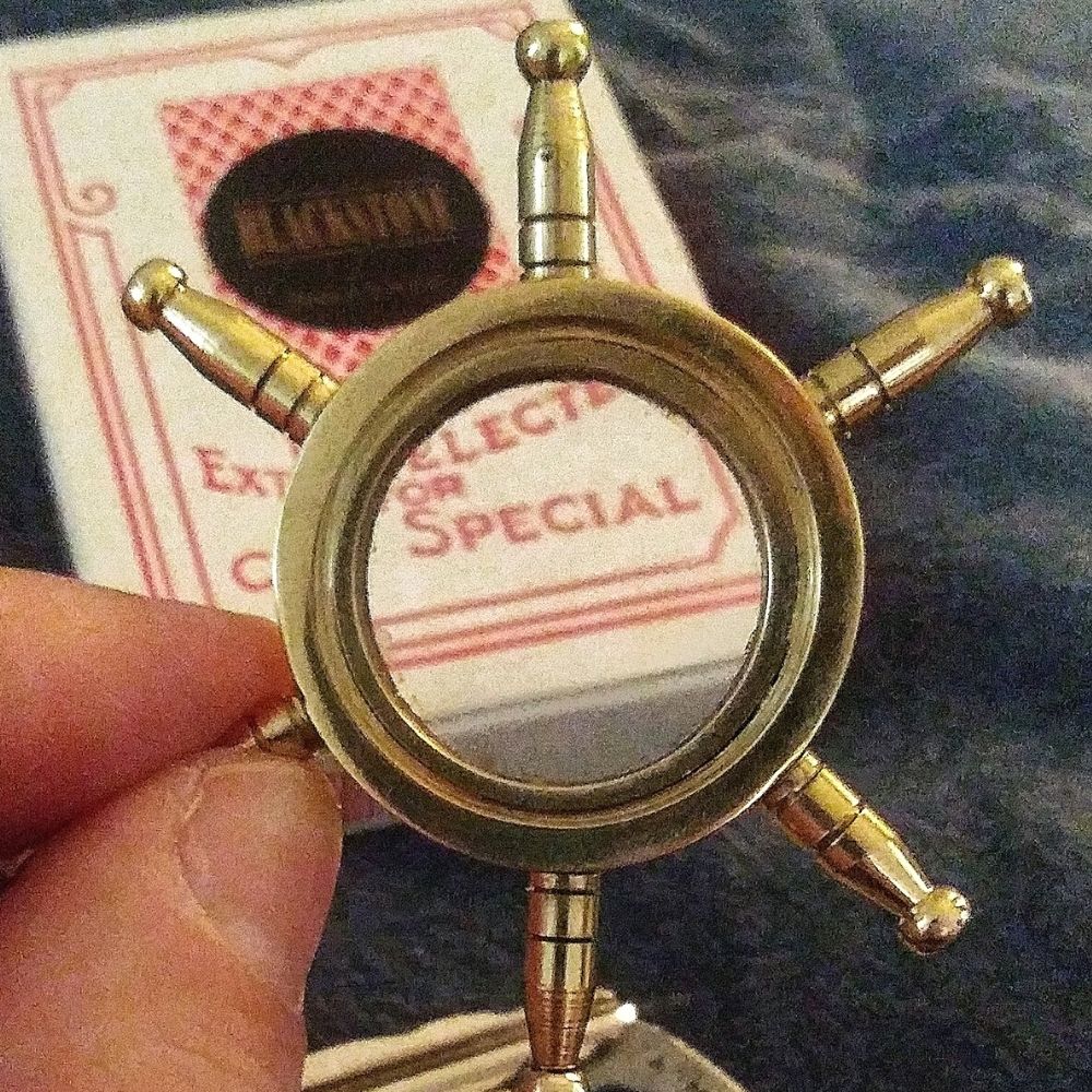 Boat Wheel Magnifying Glass Key Chain - Image 2