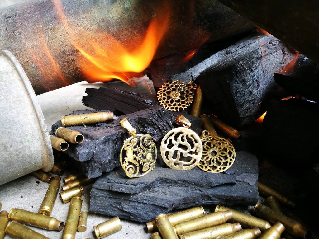 Bombshell Honeycomb Ring - Image 5