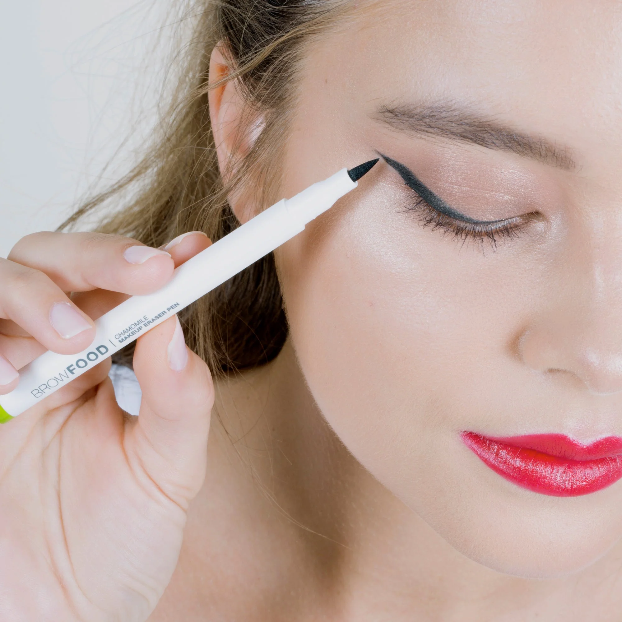 Chamomile Makeup Eraser Pen - Image 5