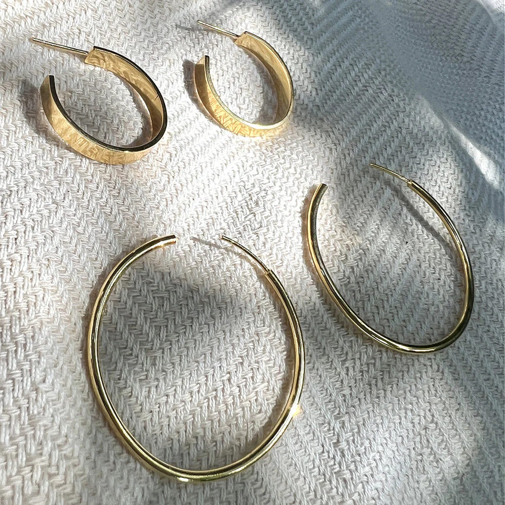 Chunky Bombshell Hoop Earrings - Image 5