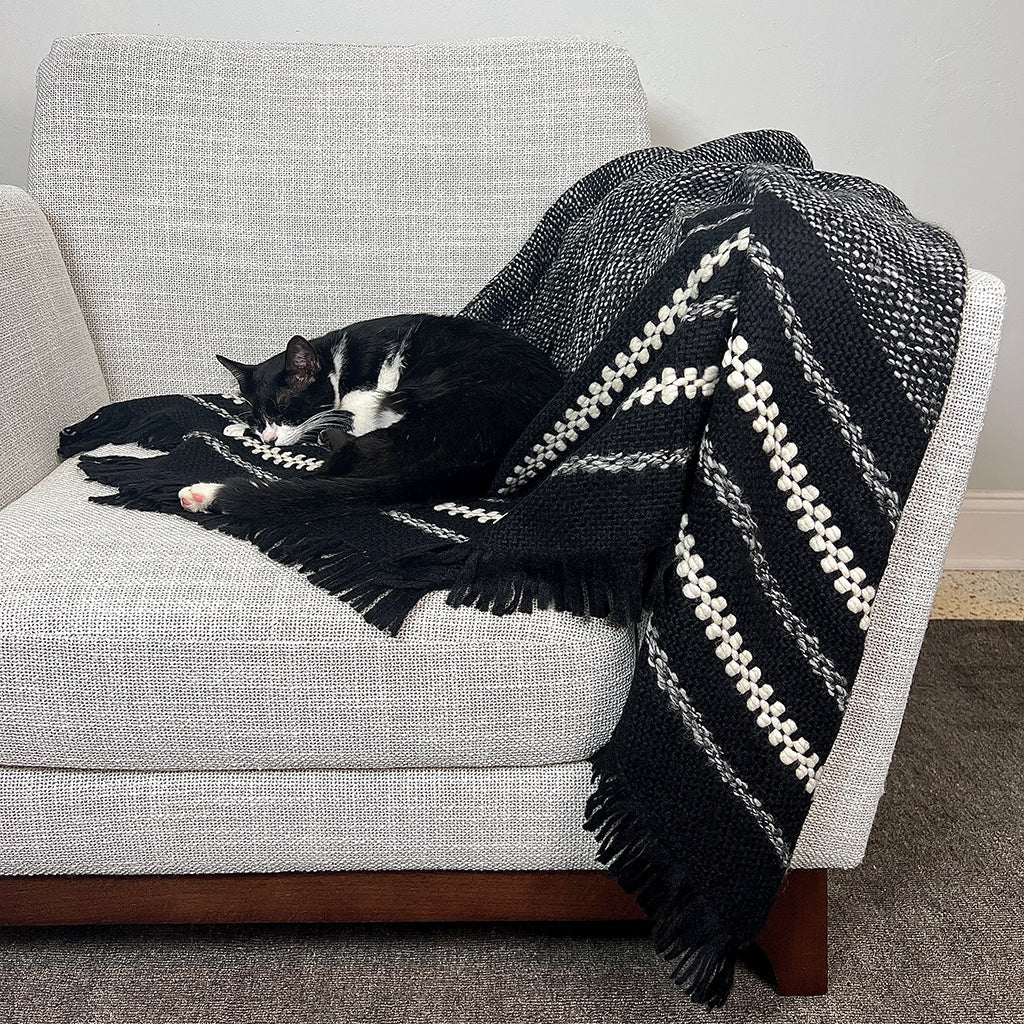Chunky Black Cuzco Alpaca Throw - Image 3
