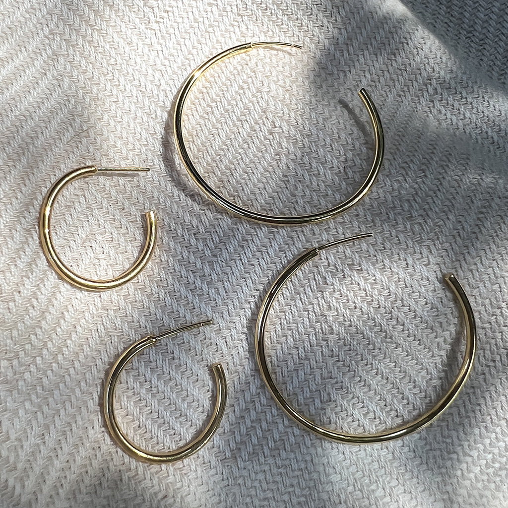 Classic Bombshell Hoop Earrings - Image 4