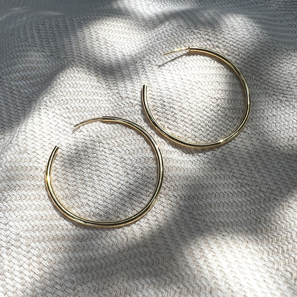 Classic Bombshell Hoop Earrings - Image 5