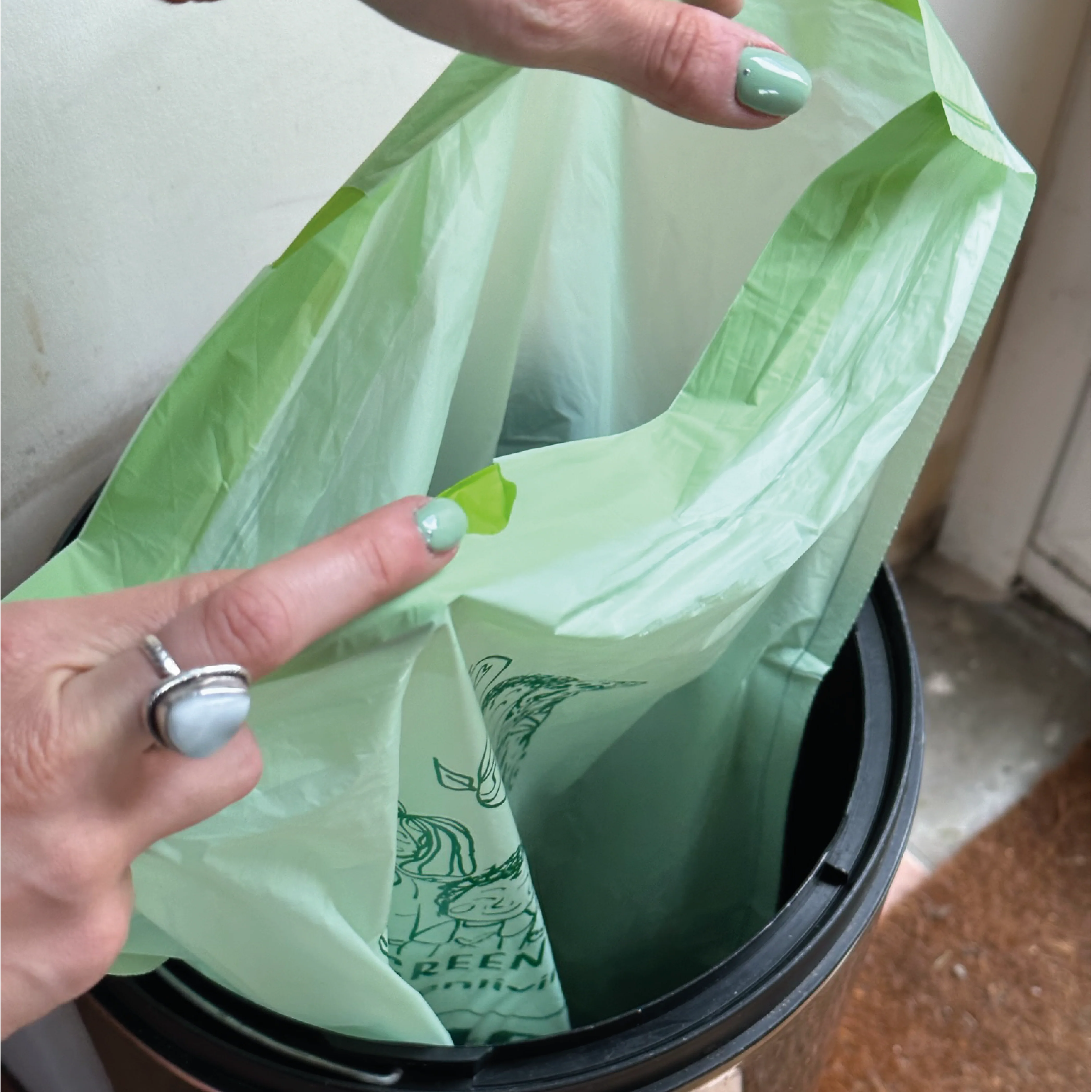 Compostable Drawstring Bin Bags | 10.5 Gallons (25 bags) - Image 7