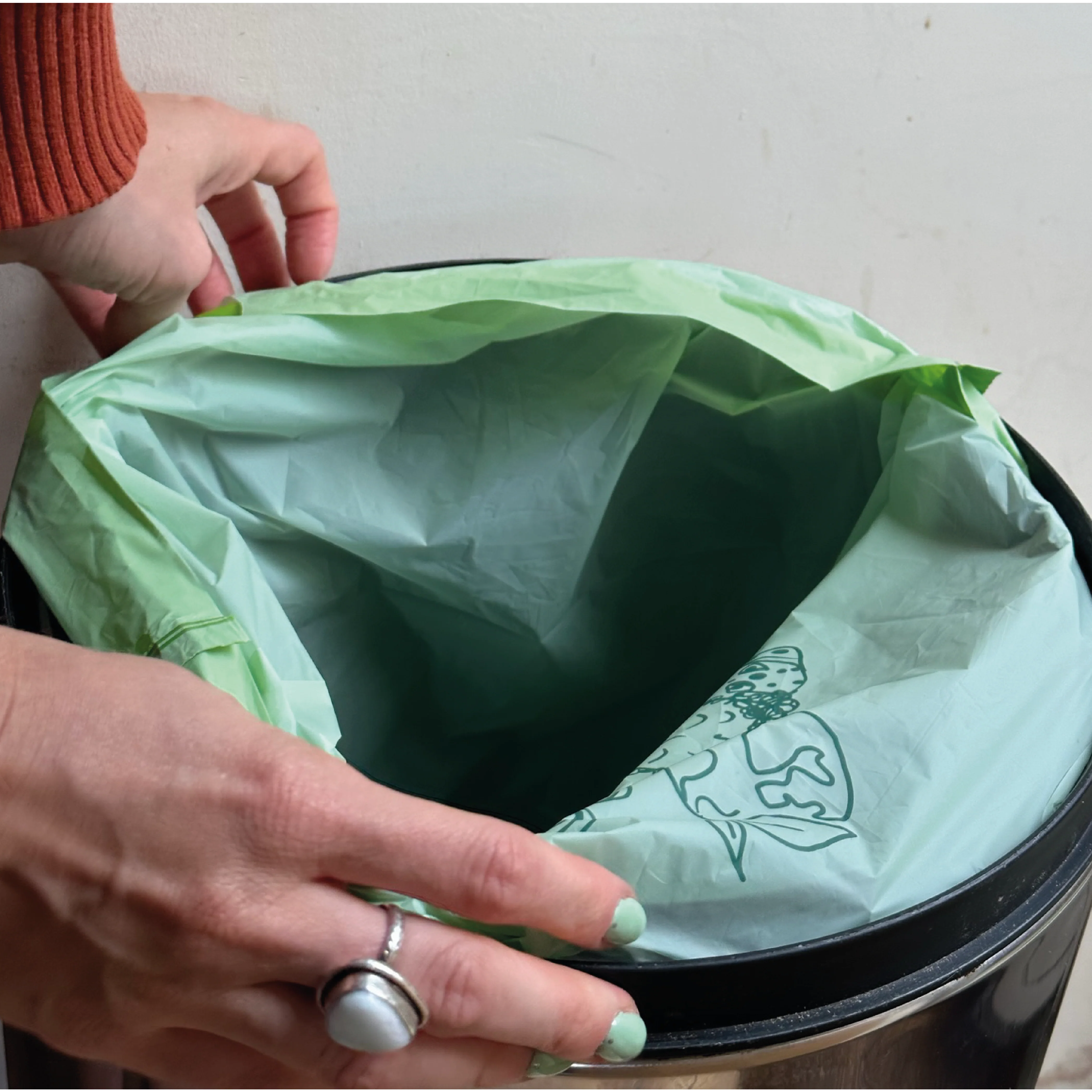 Compostable Drawstring Bin Bags | 10.5 Gallons (25 bags) - Image 8