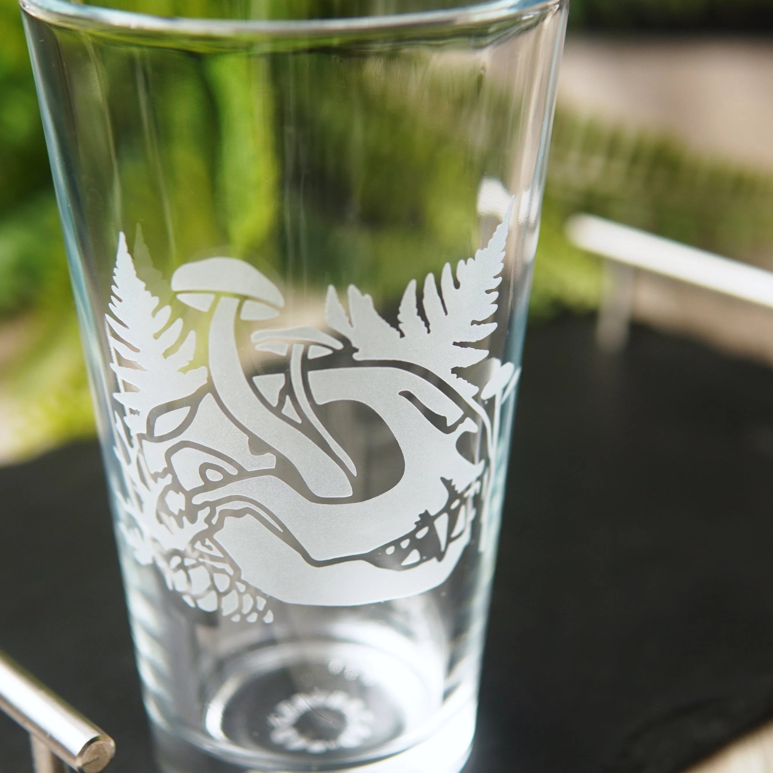 Decay Cat Skull Pint Glass - etched glassware - Image 4