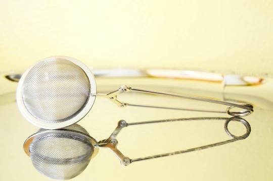 Derby Tea Infuser Mesh Pincer Spoon - Image 2