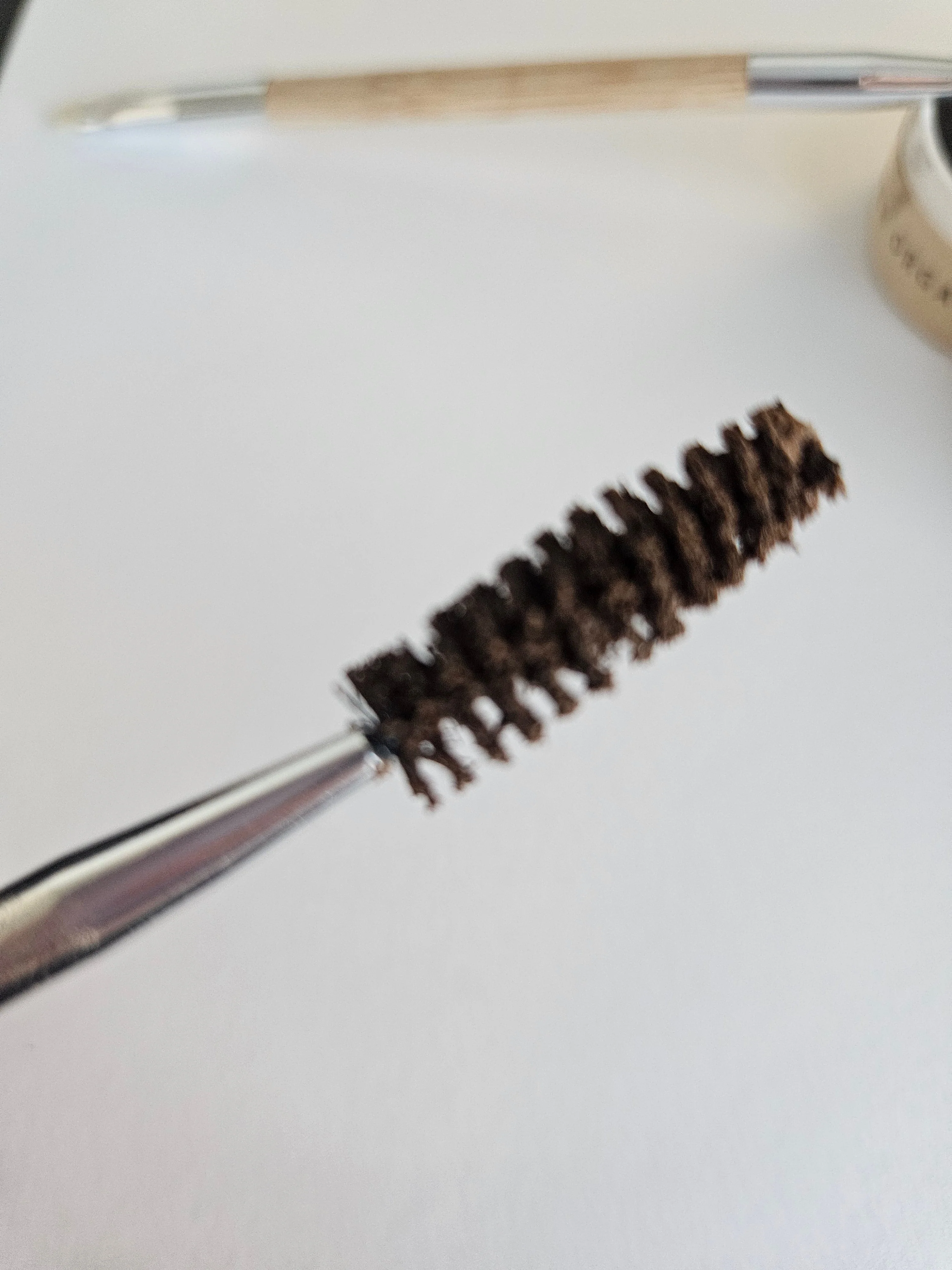 Eco-Friendly Double-Sided Bare Wood Brow & Mascara Brush - Image 4