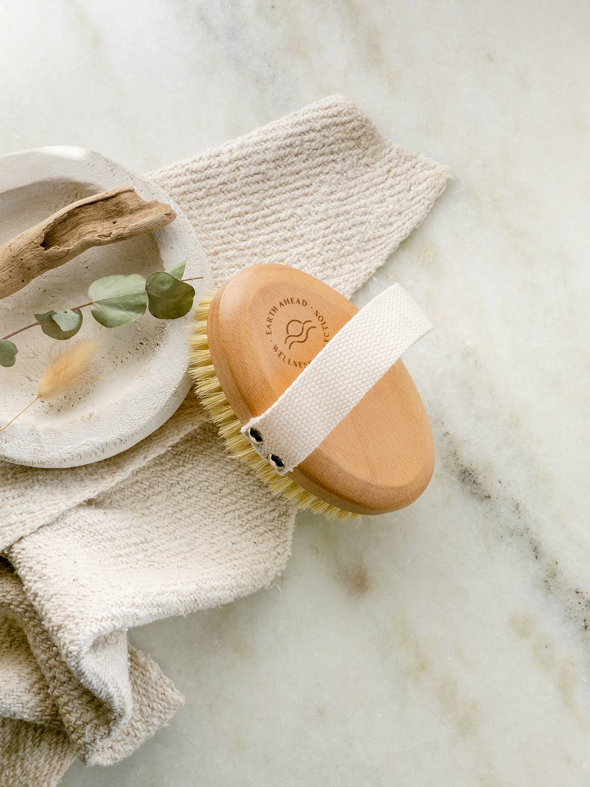 Eco-Friendly Oval Dry Brush – Beechwood & Sisal Bristles - Image 3