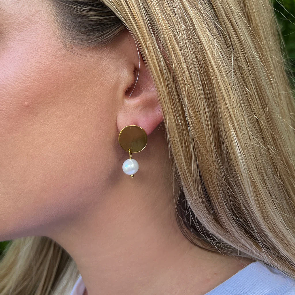 Freshwater Pearl Disc Earrings - Image 2