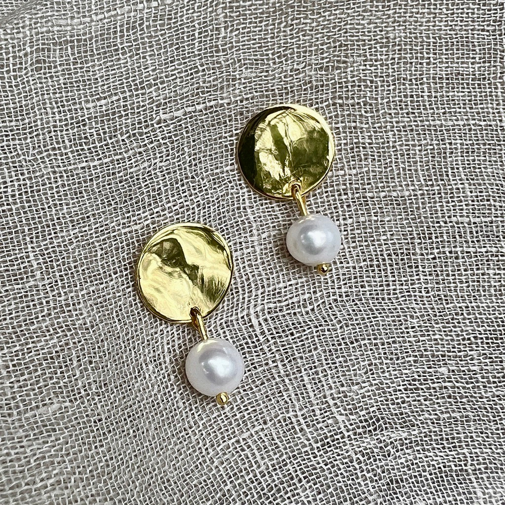 Freshwater Pearl Disc Earrings - Image 3