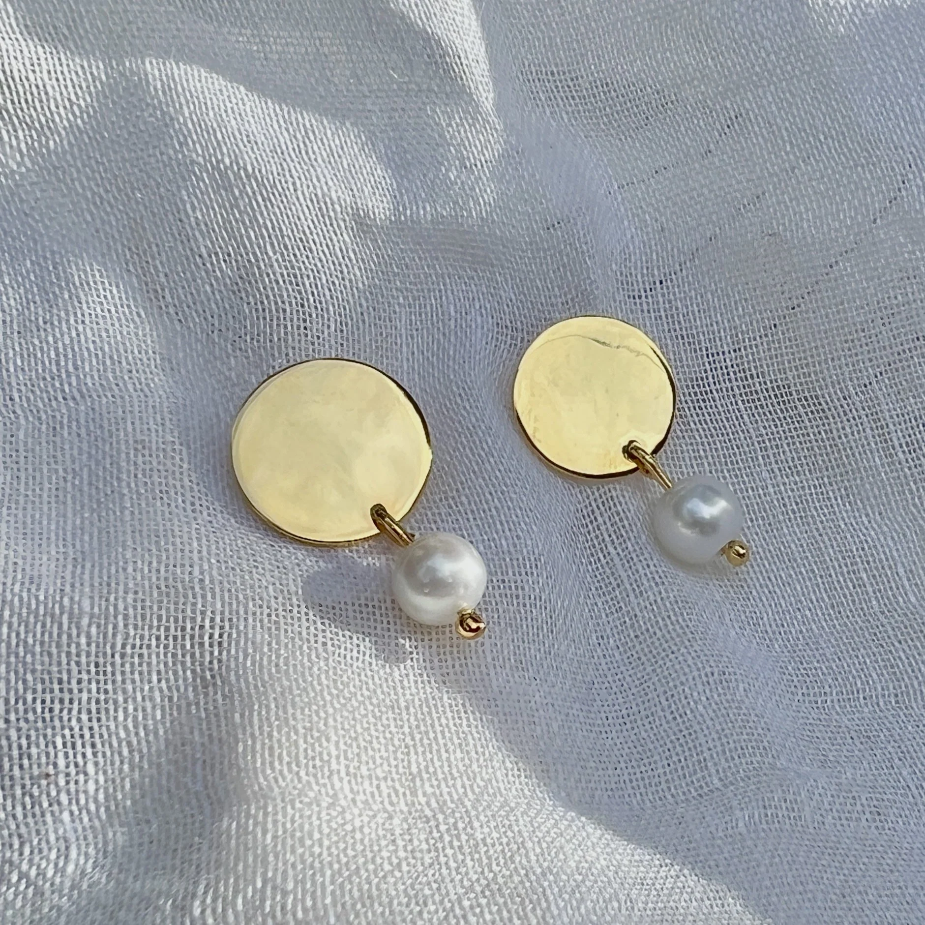 Freshwater Pearl Disc Earrings - Image 4