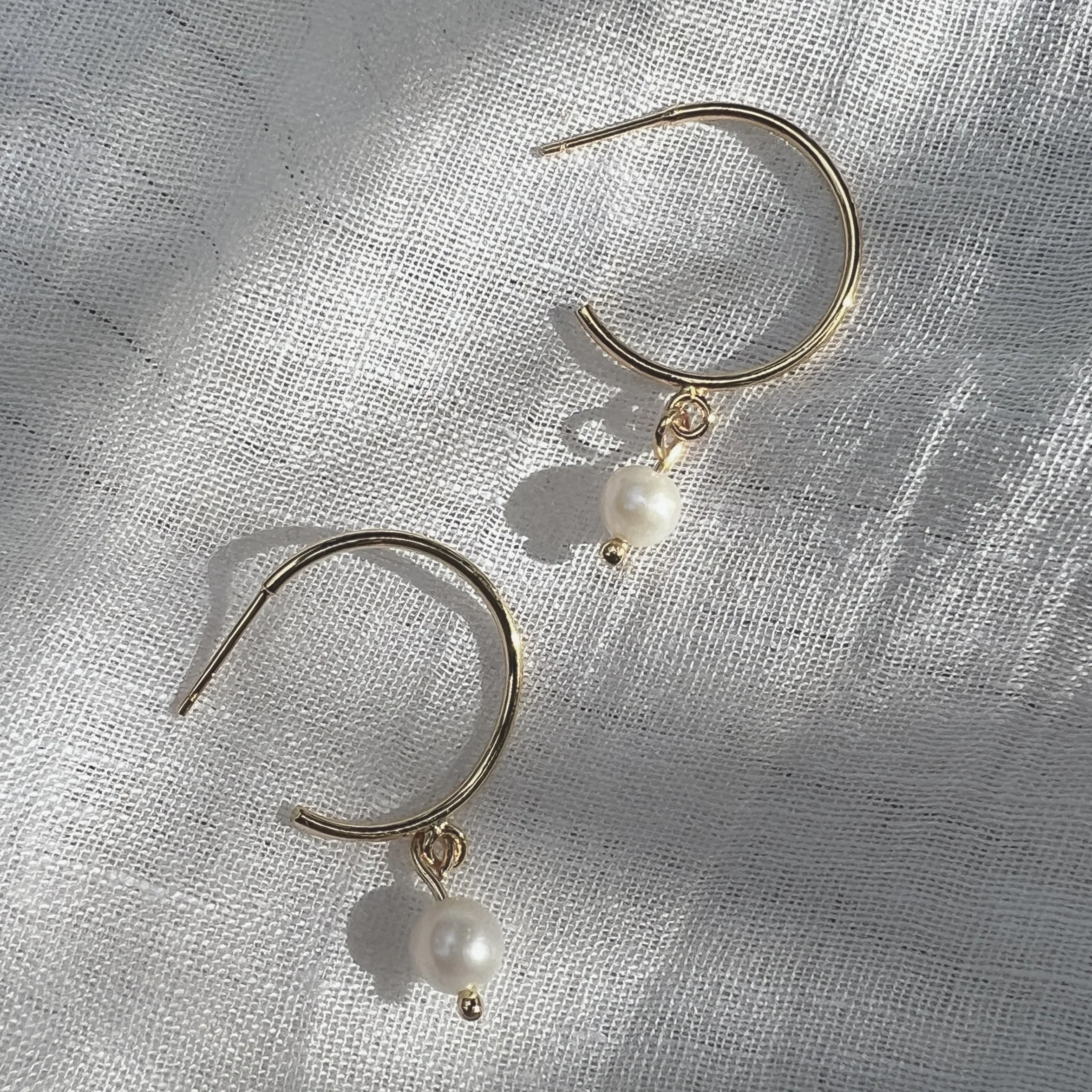 Freshwater Pearl Hoop Earrings - Image 4