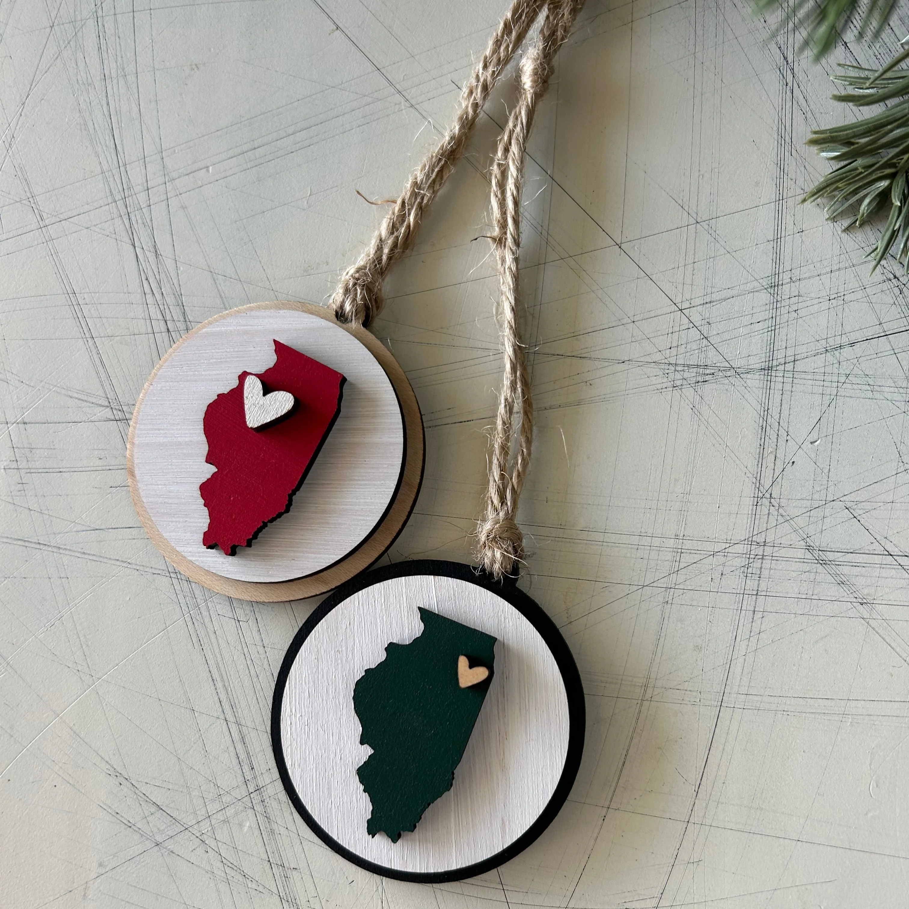 Handmade Illinois round ornament with heart - customizable! - Image 2