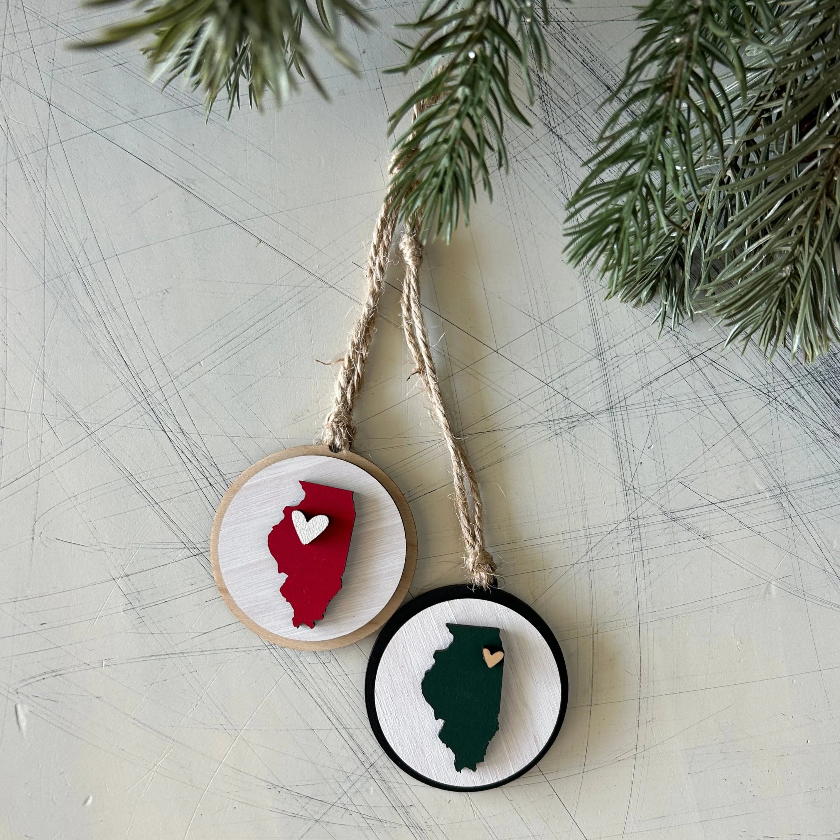 Handmade Illinois round ornament with heart - customizable! - Image 3