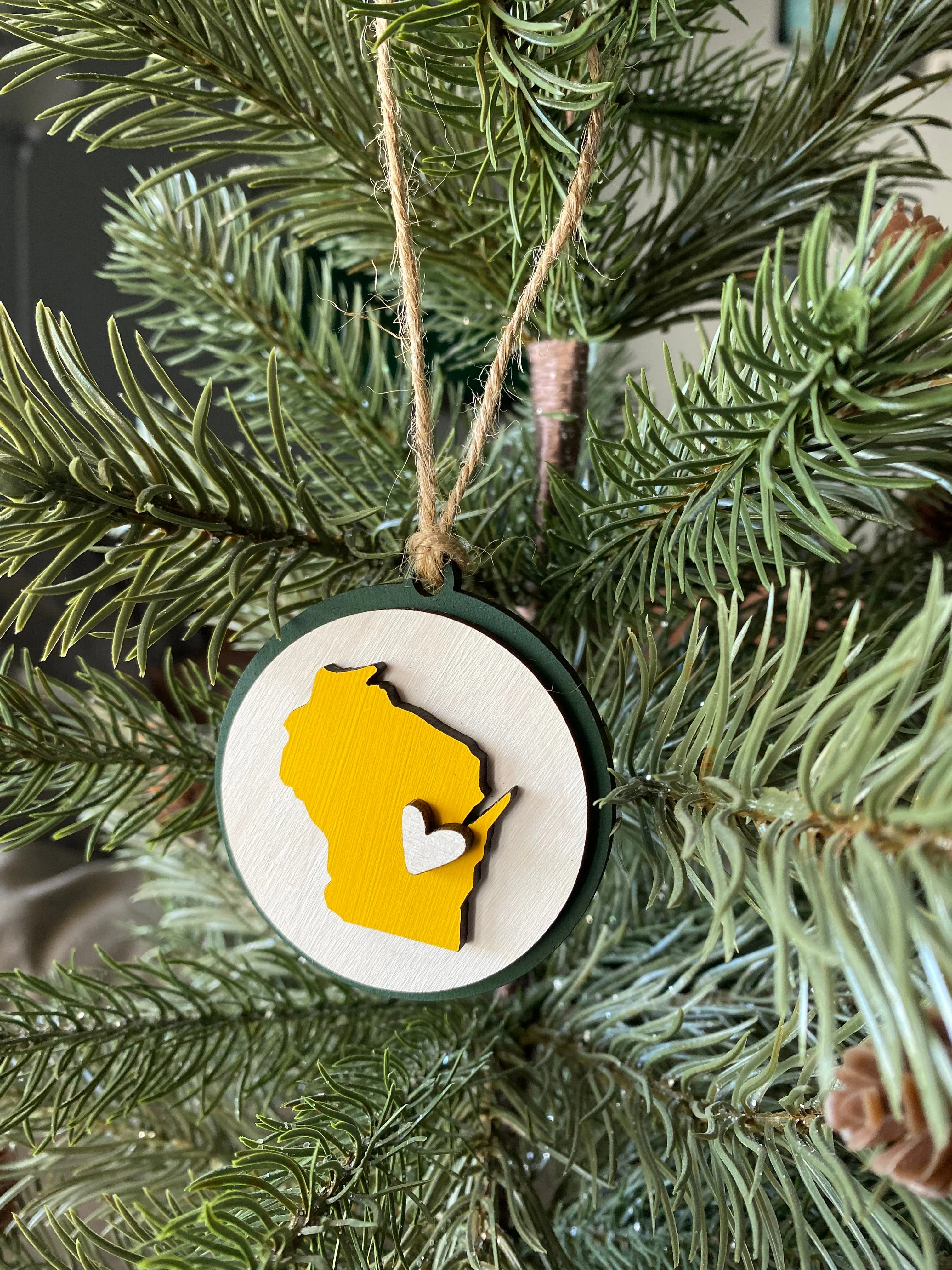 Handmade Wisconsin round ornament with heart - customizable! - Image 3