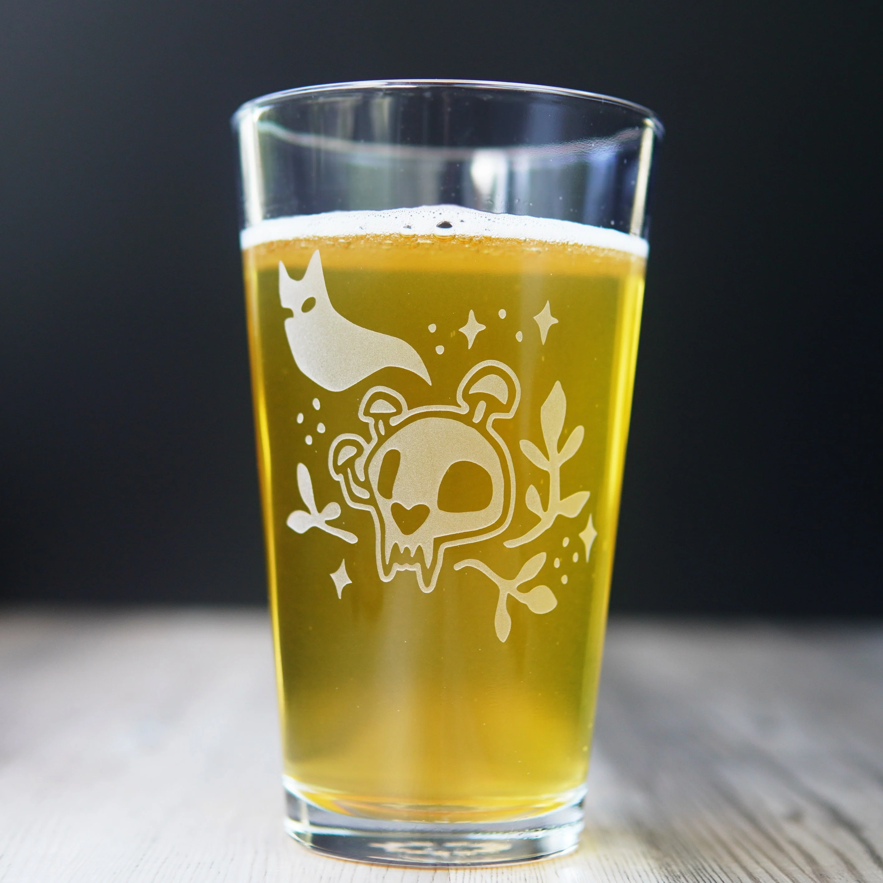 Haunted Skull Pint Glass - etched glassware - Image 2