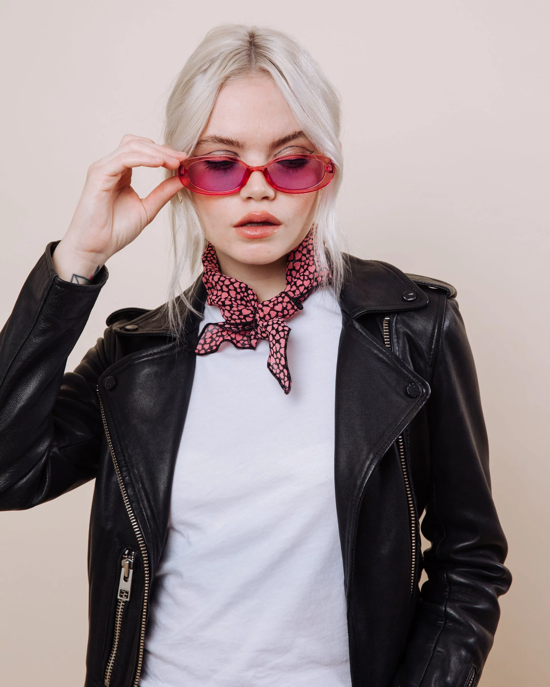 Heartbreaker - Convertible Scrunchie Tie - Image 4
