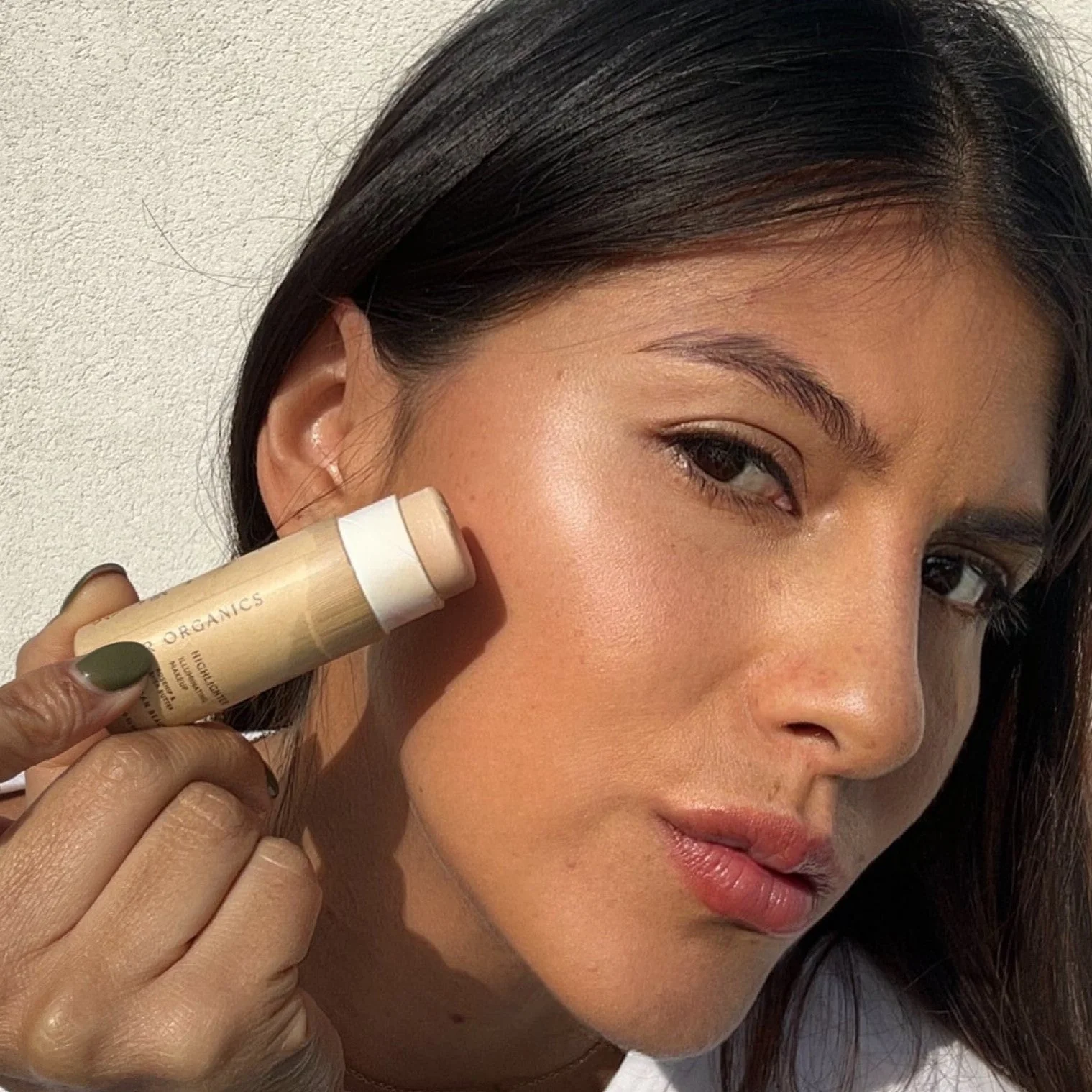 Illumi Creamy Vegan Highlighter Stick - Image 4