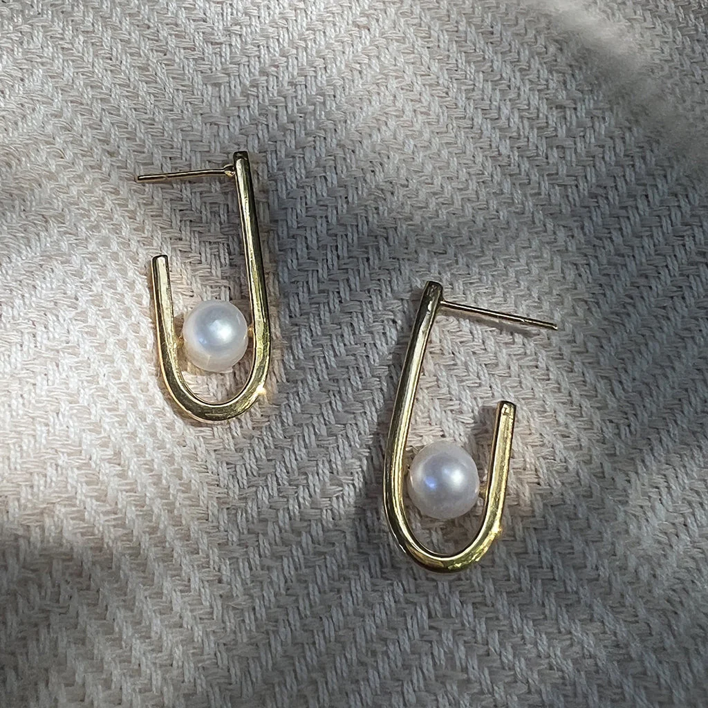 J Hoop Freshwater Pearl Earrings - Image 3