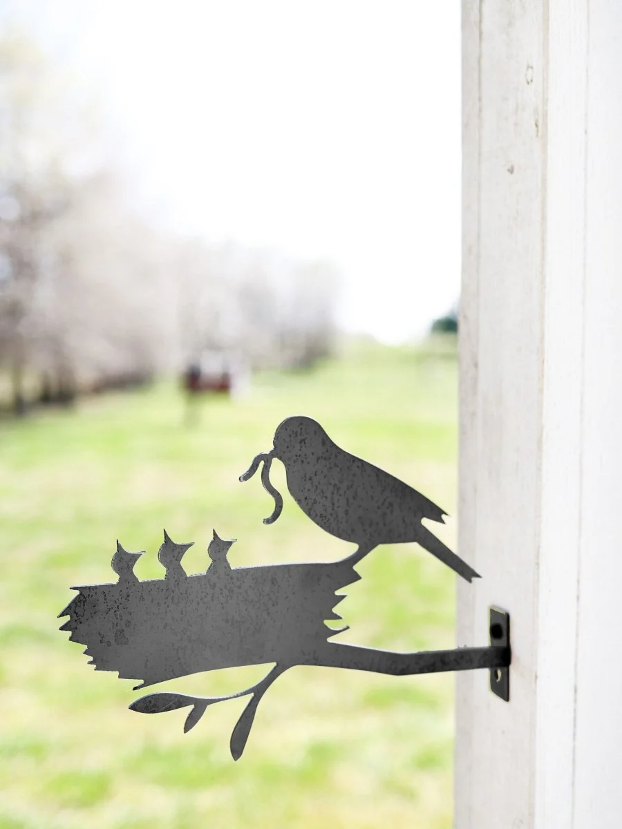 Metal Bird Statue - Mama and Baby Birds Statue - Image 4
