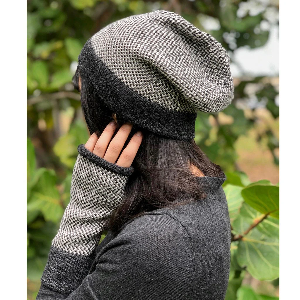 Midnight Interwoven Alpaca Gloves - Image 2