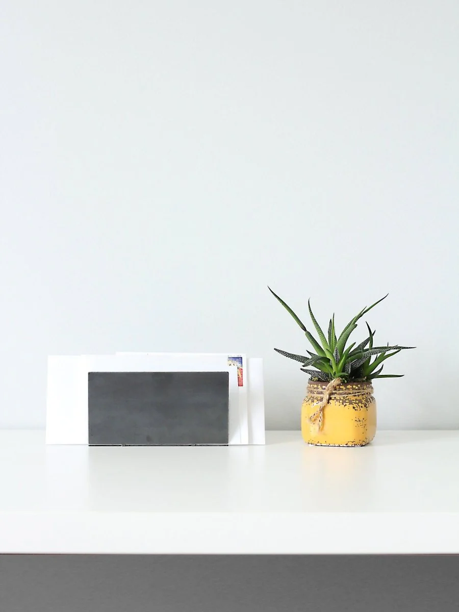 Minimal Metal Mail Organizer - Image 3