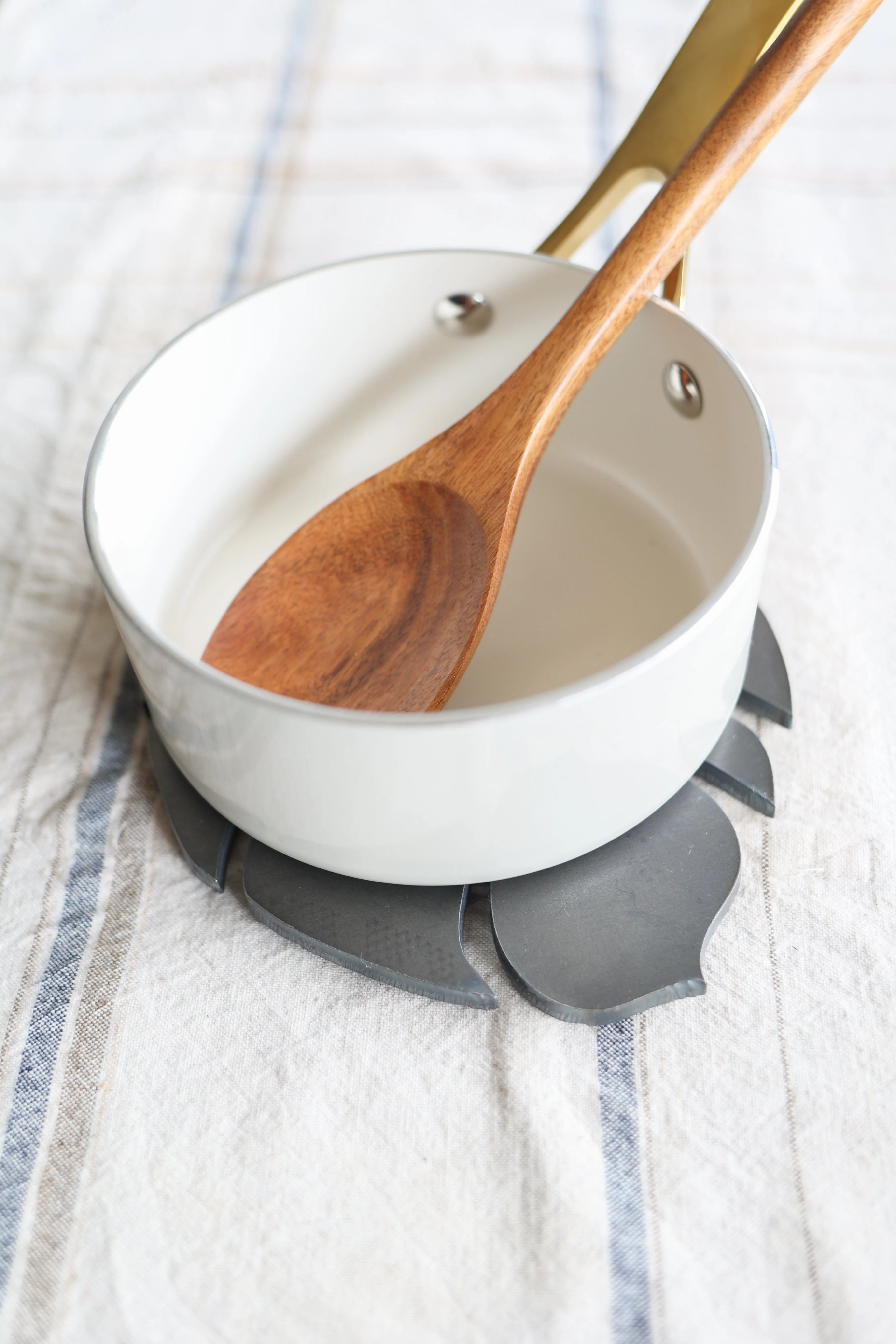 Monstera Leaf Trivet Hot Plate Pot Holder - Image 2
