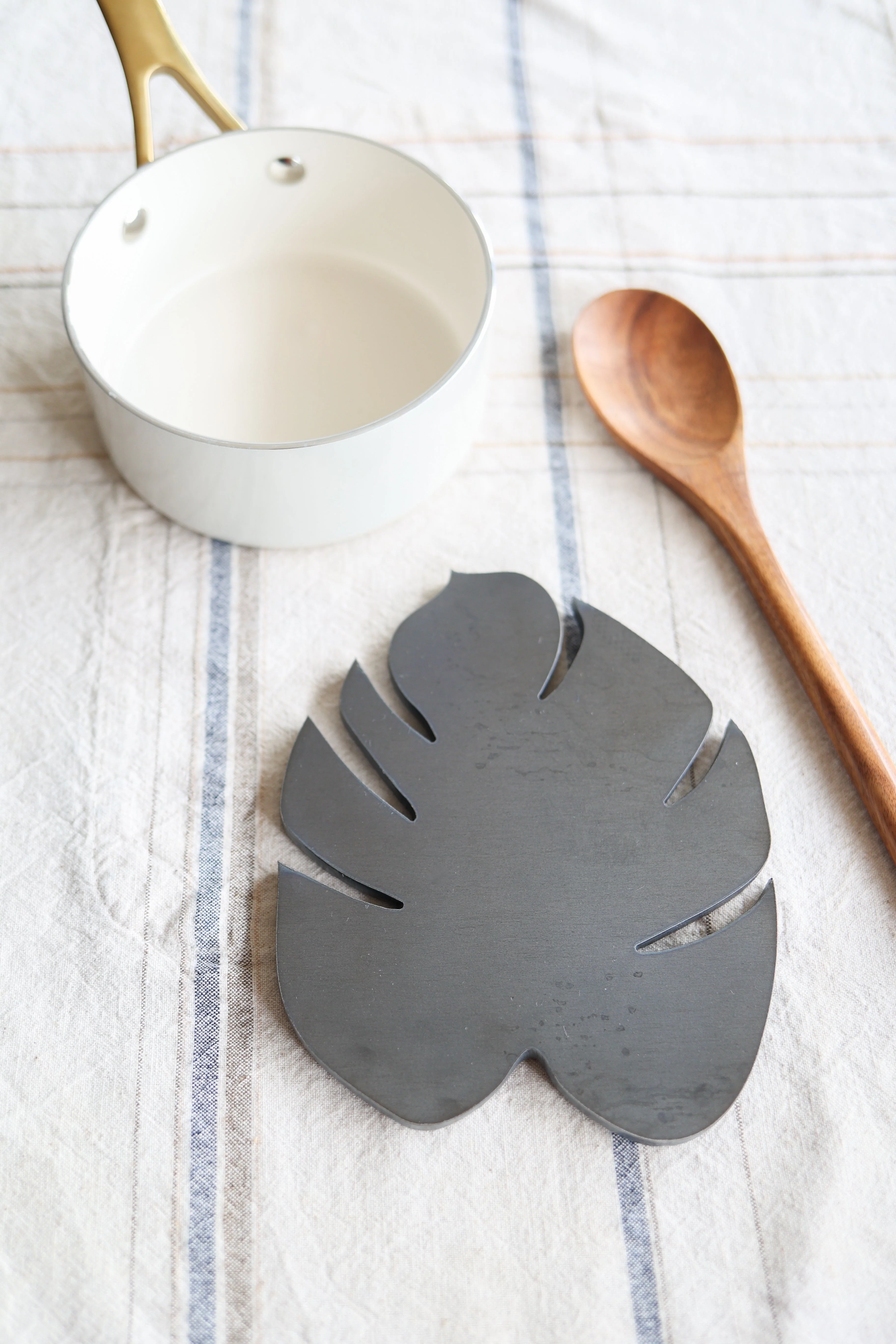 Monstera Leaf Trivet Hot Plate Pot Holder - Image 3