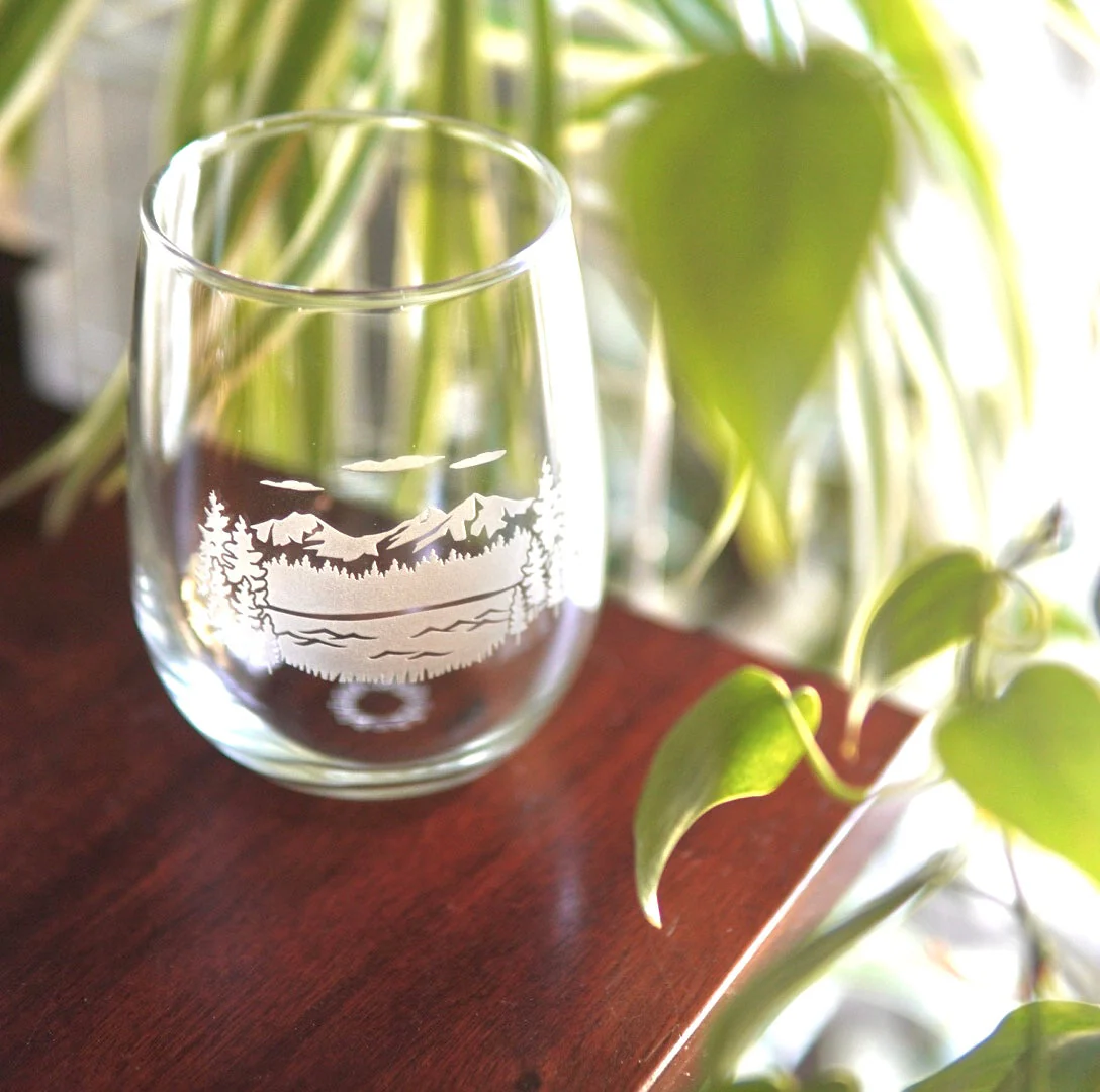 Mountain Trail Stemless Wine Glass - etched glassware - Image 4