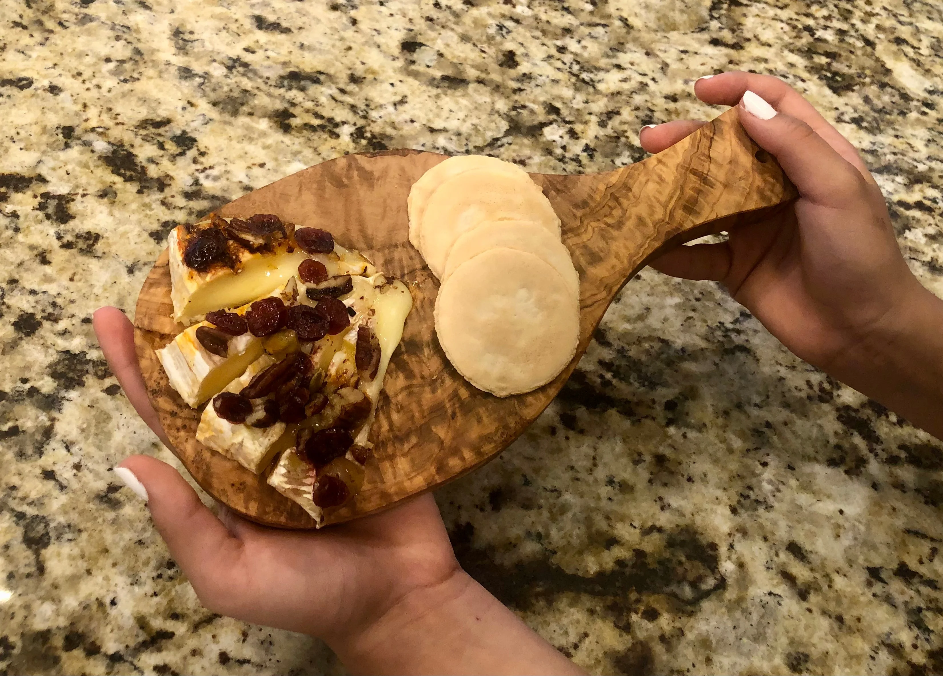 Original Olive Wood Cutting Board with Handle - Image 3