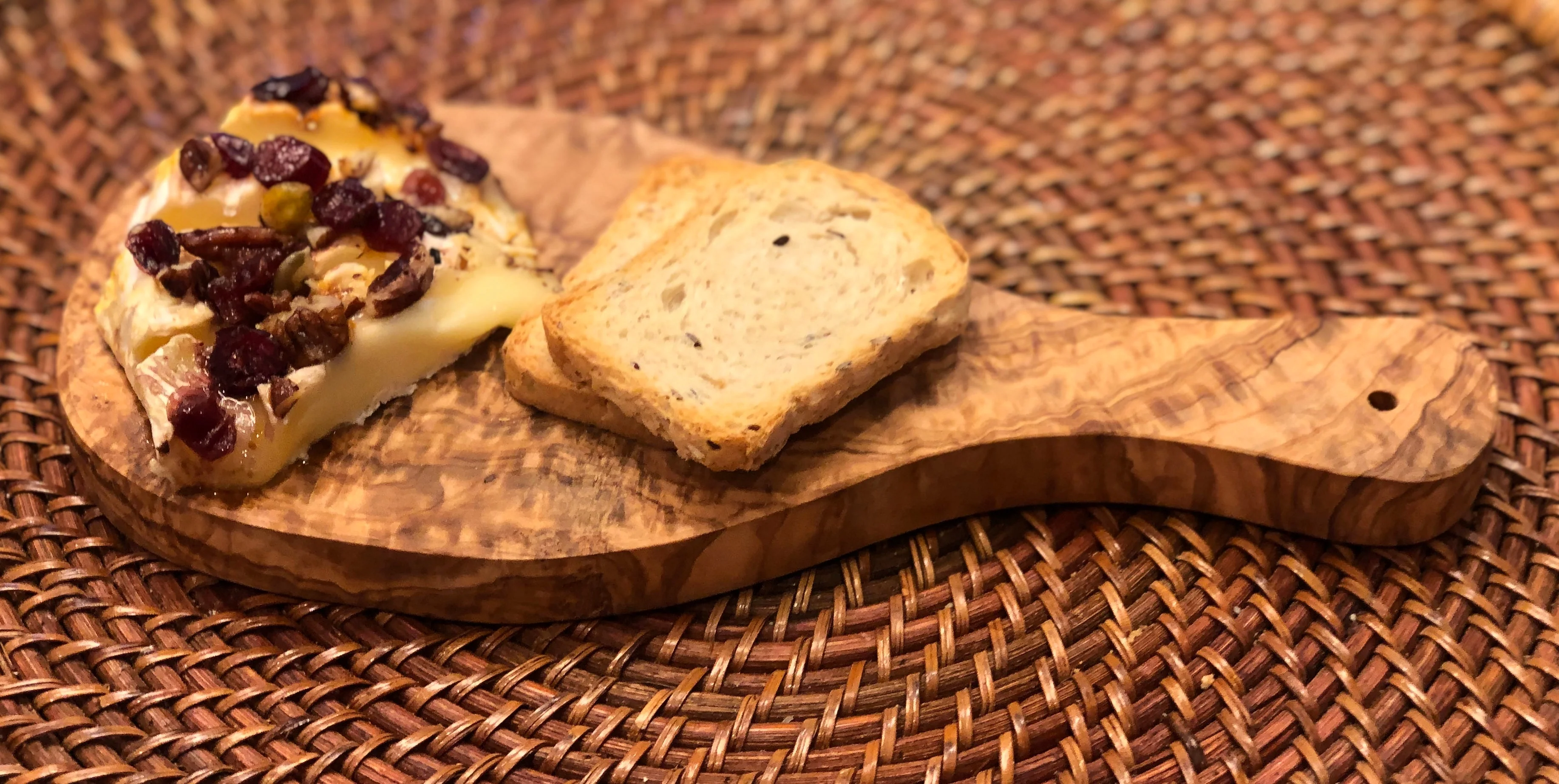 Original Olive Wood Cutting Board with Handle - Image 9