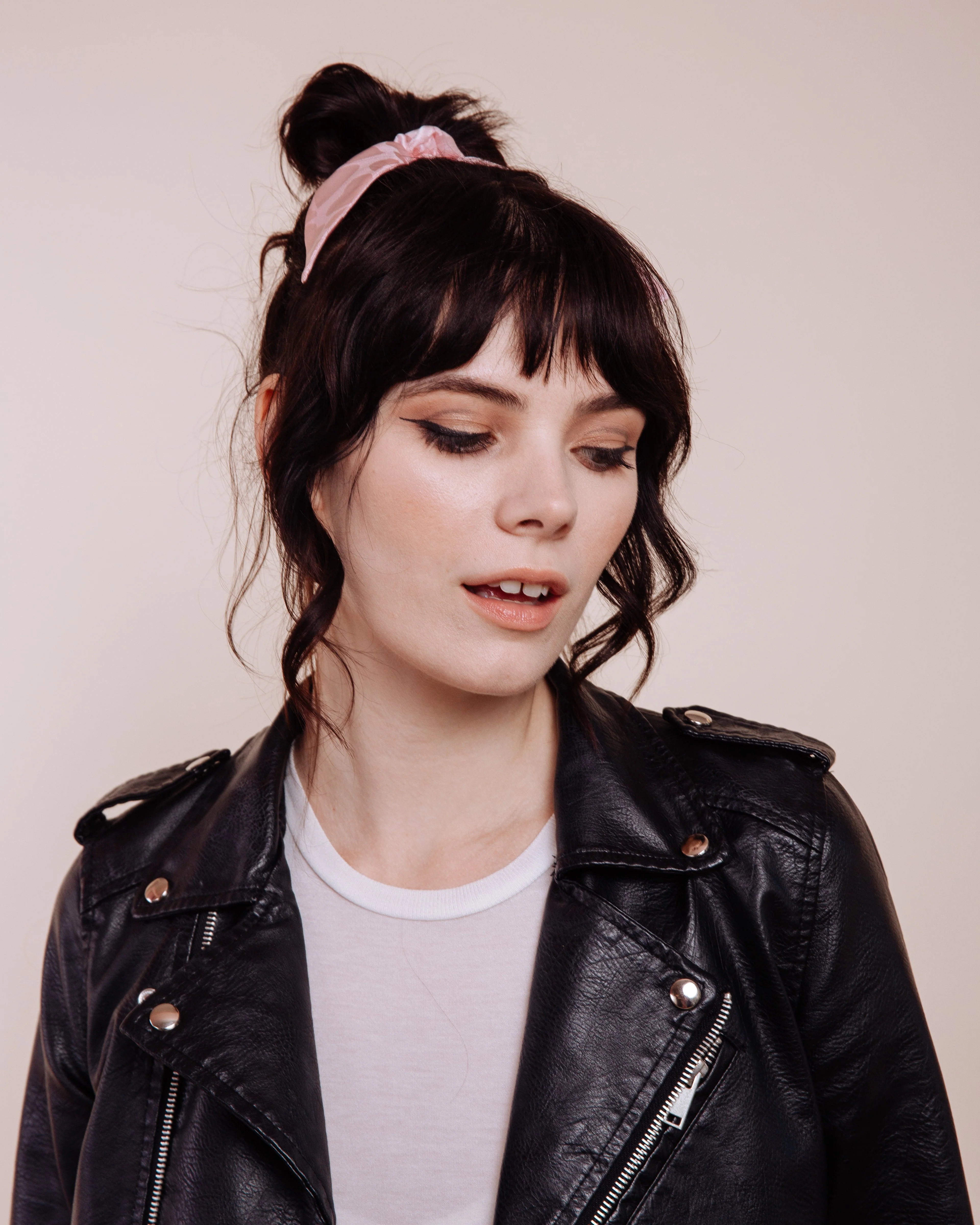 Queen of Hearts: Pink - Scrunchie Tie - Image 3