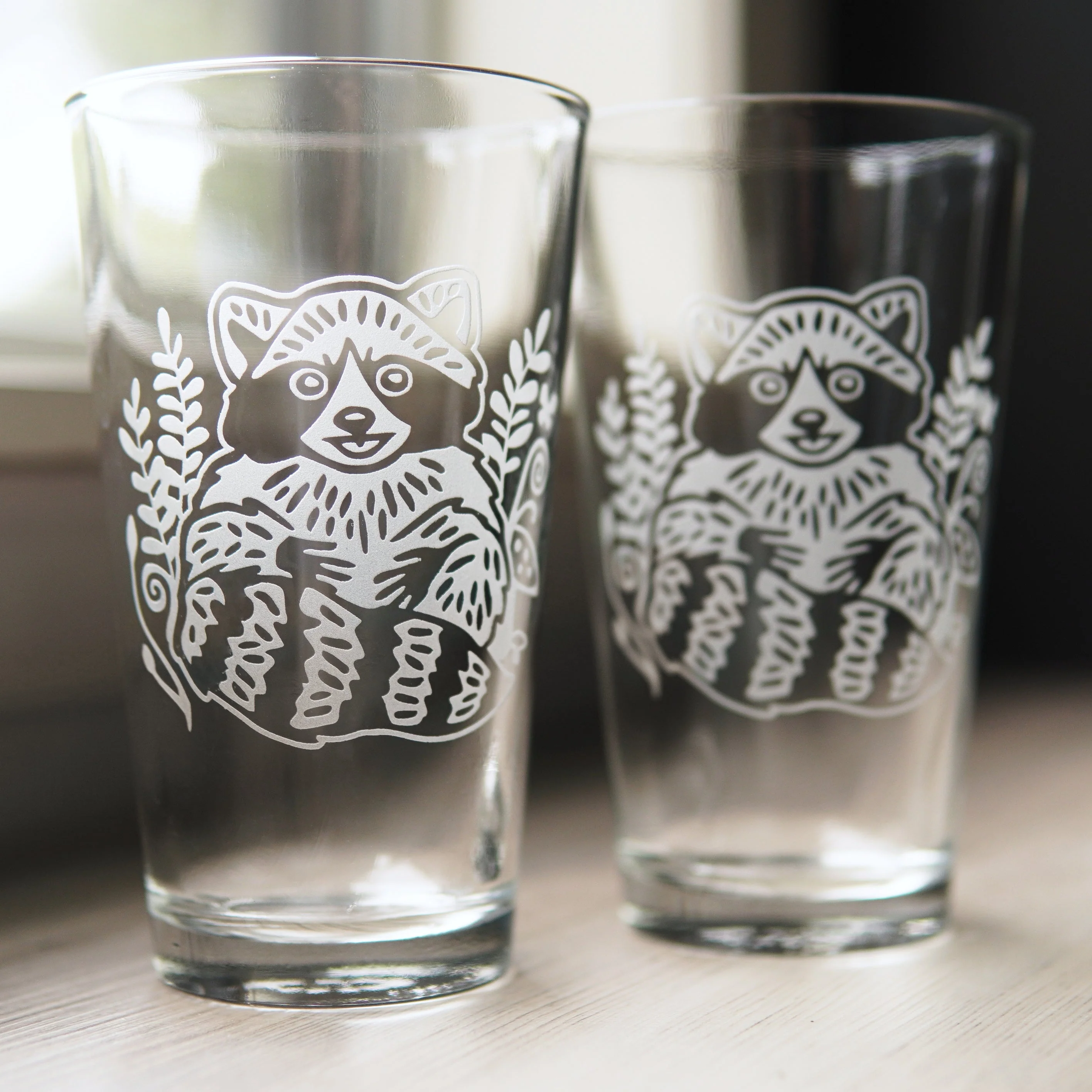 Raccoon Pint Glass - etched glassware - Image 3