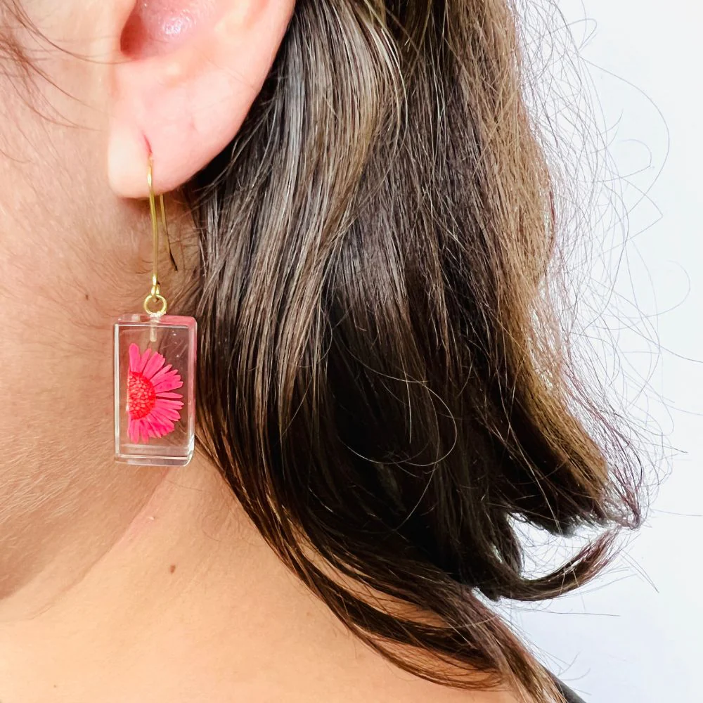 Resin Bar Earrings with Fuchsia Daisies - Image 2