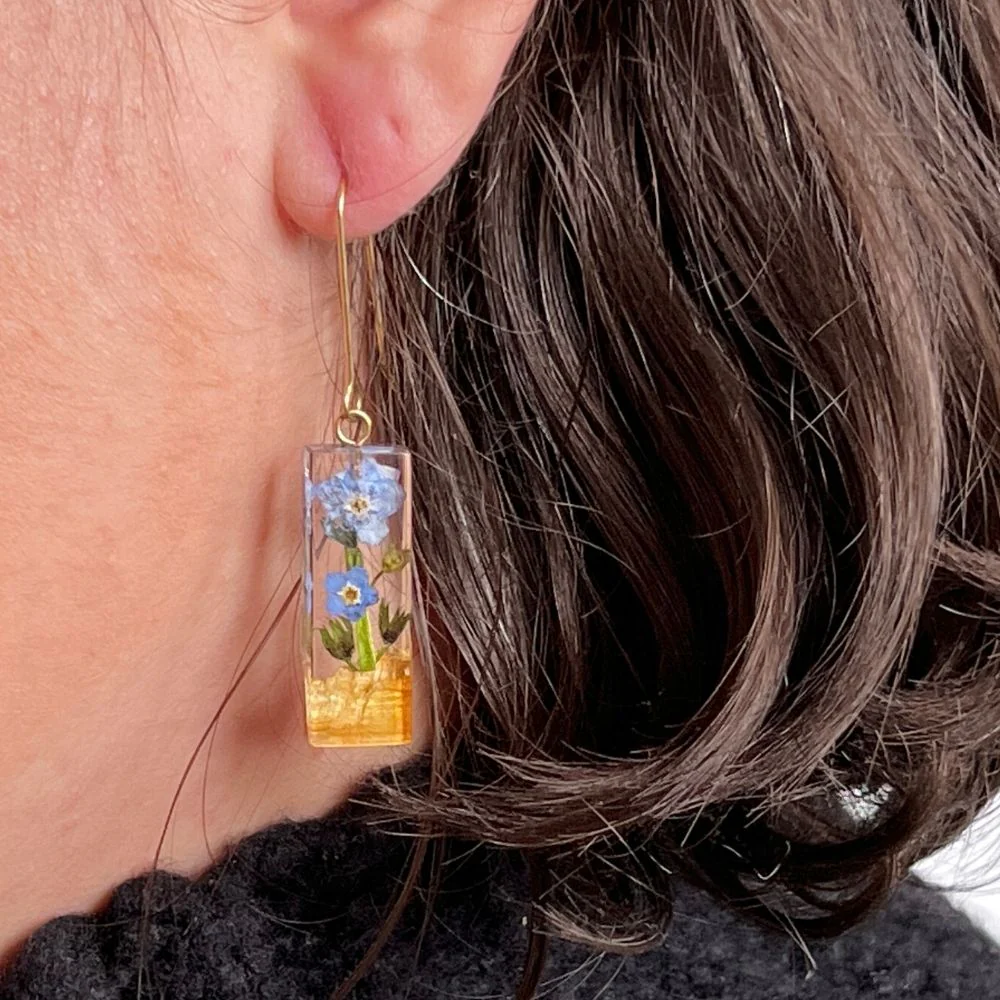 Resin Bar Earrings with Palo Santo and Forget-me-not Flowers - Image 2
