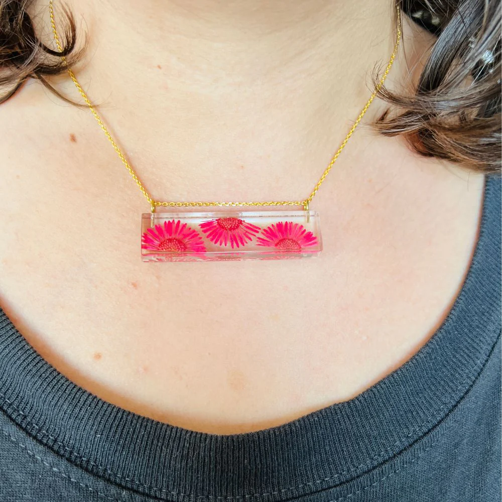 Resin Bar Pendant Necklace with Fuchsia Daisies - Image 2