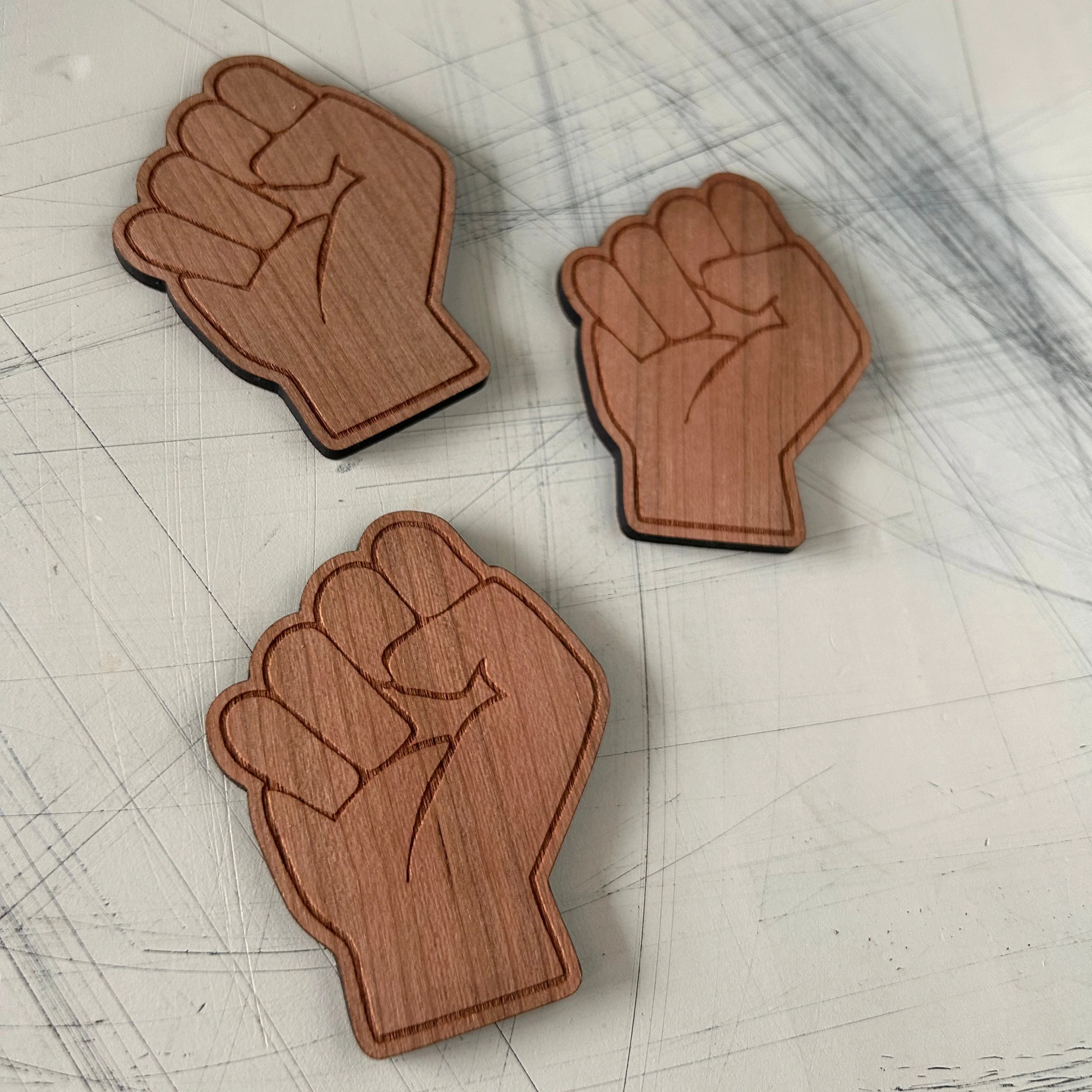 Resist fist wood magnet - Image 5