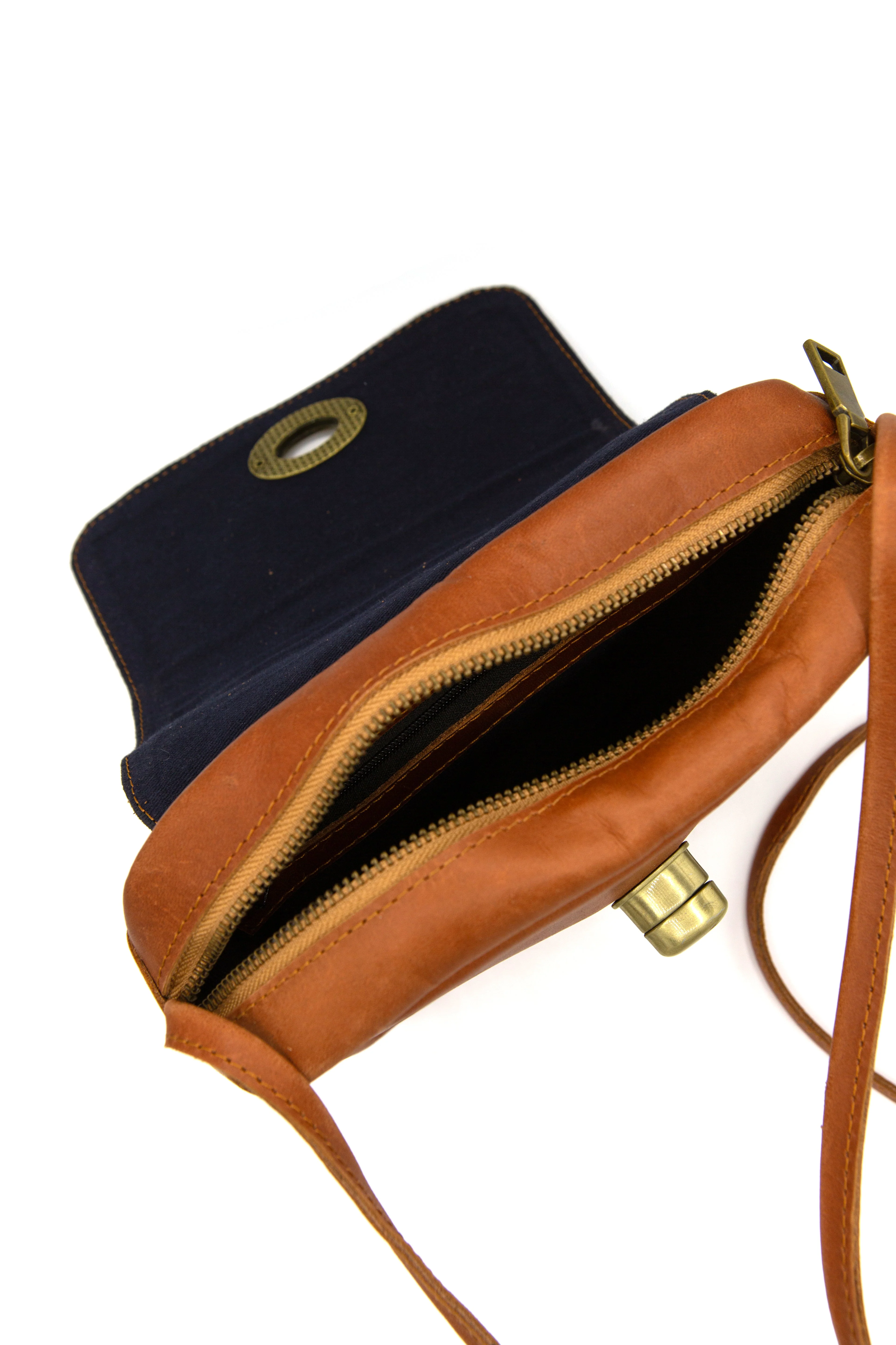 Roam Leather Purse - Image 6