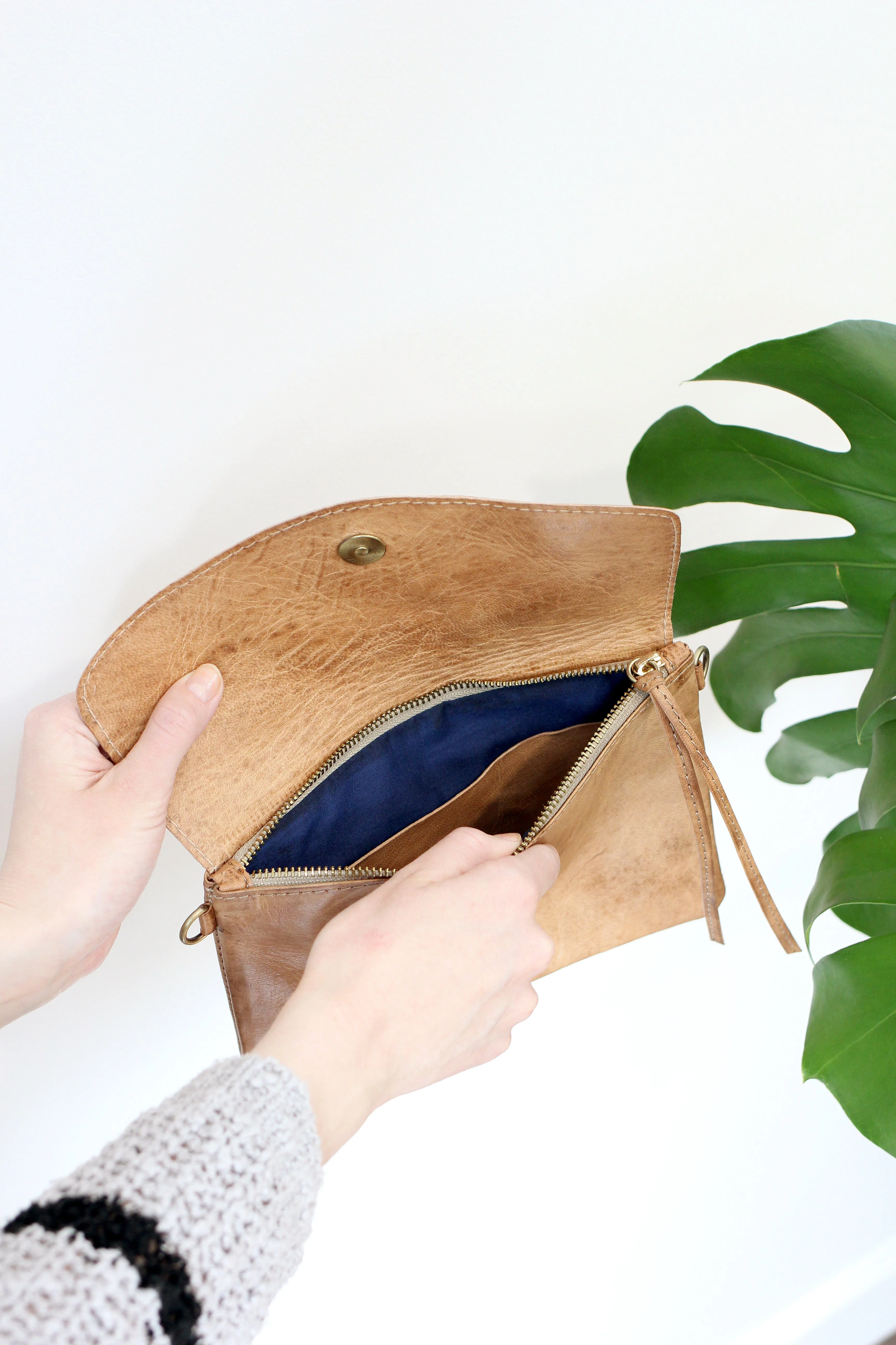 Rosa Crossbody Clutch - Image 4