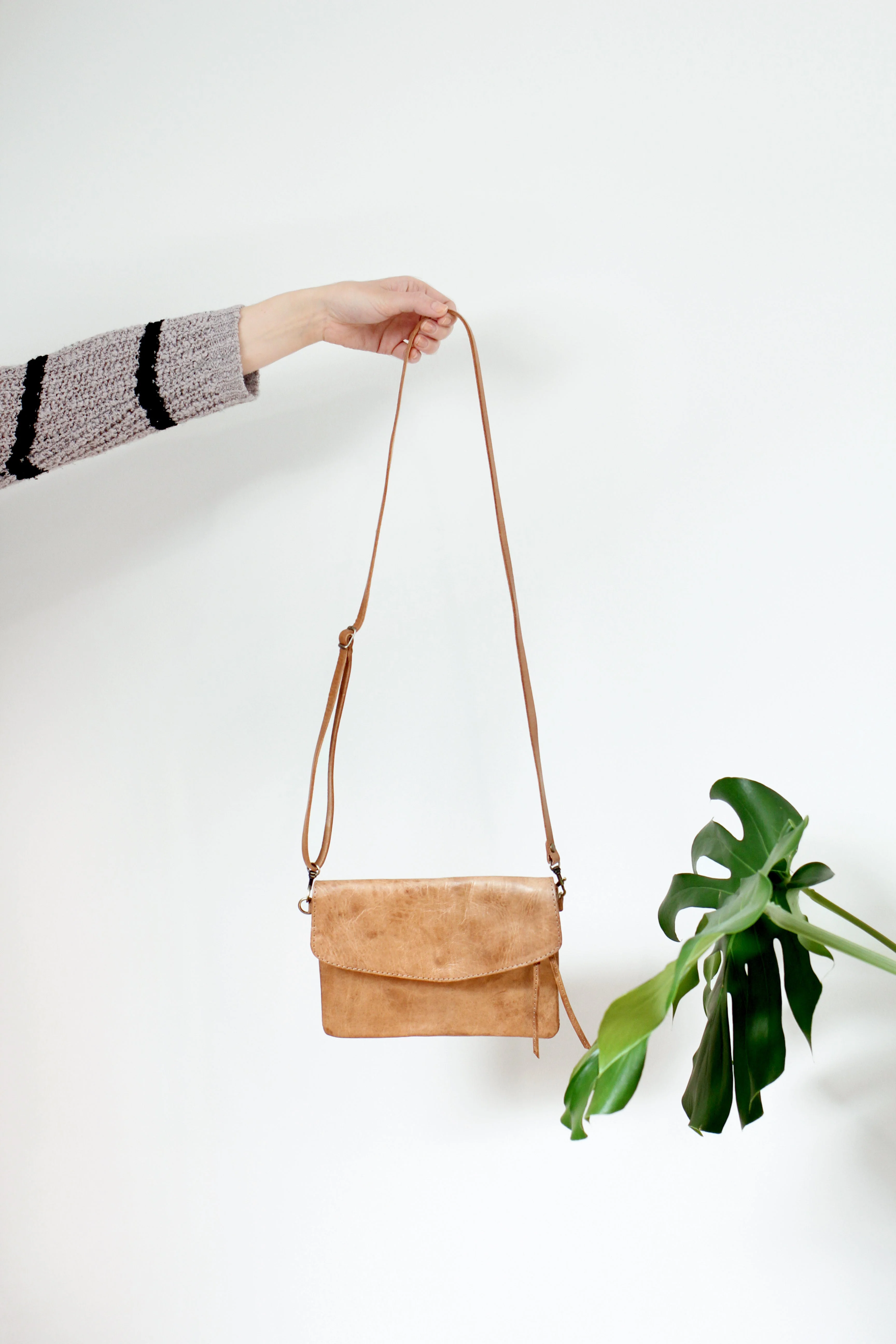 Rosa Crossbody Clutch - Image 6