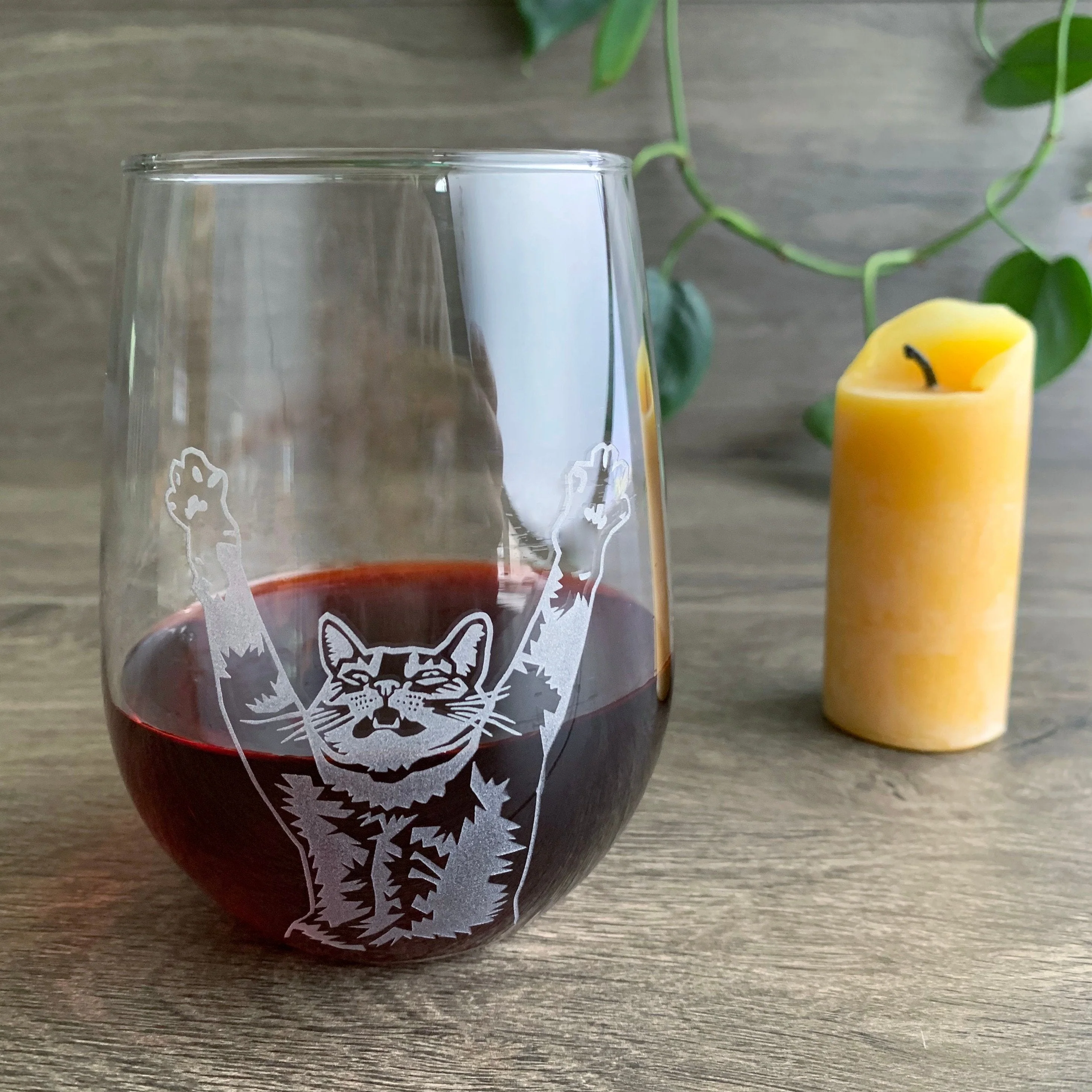 Stretch Cat Stemless Wine Glass - etched glassware - Image 4