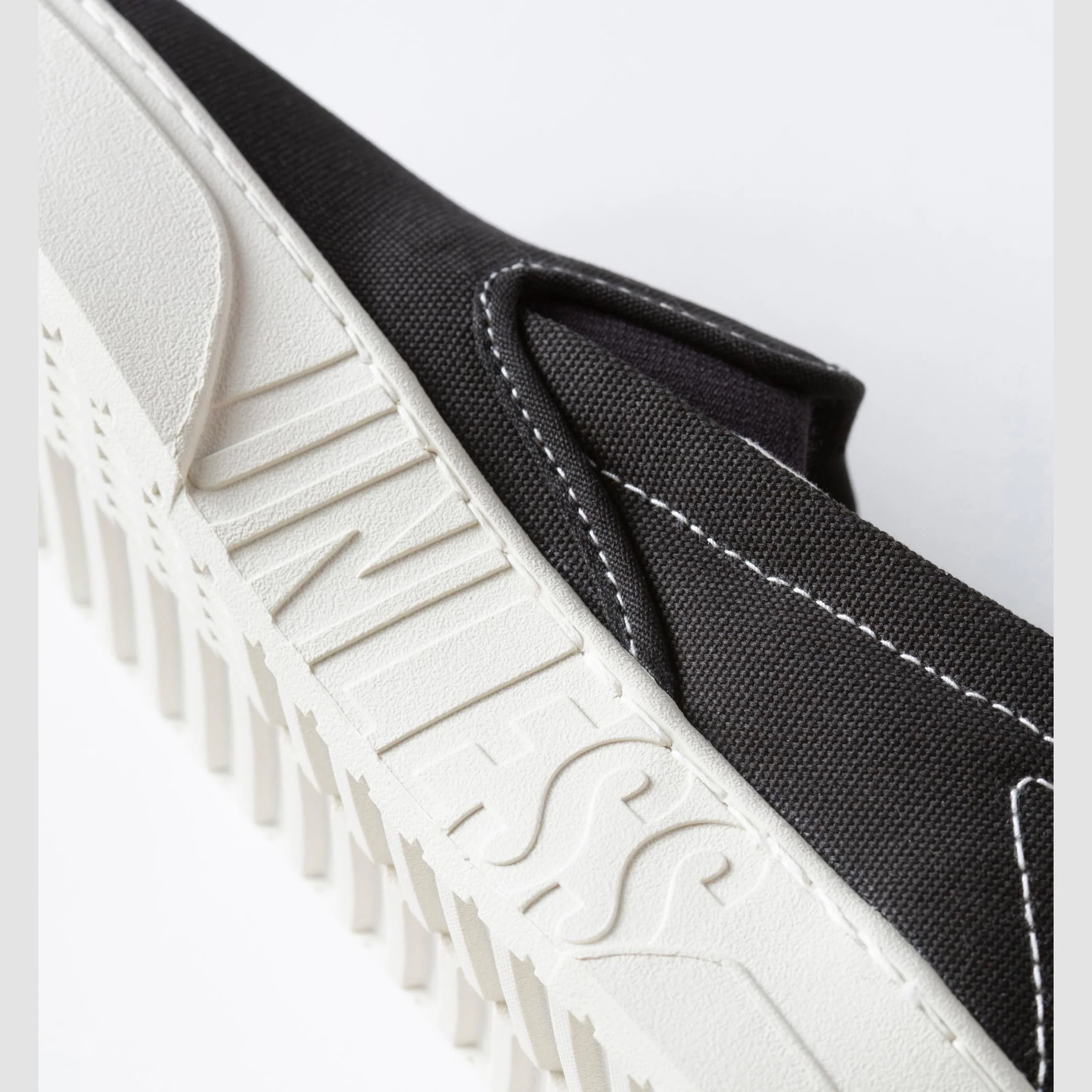 UNLESS Seaside Slip-on - Image 9